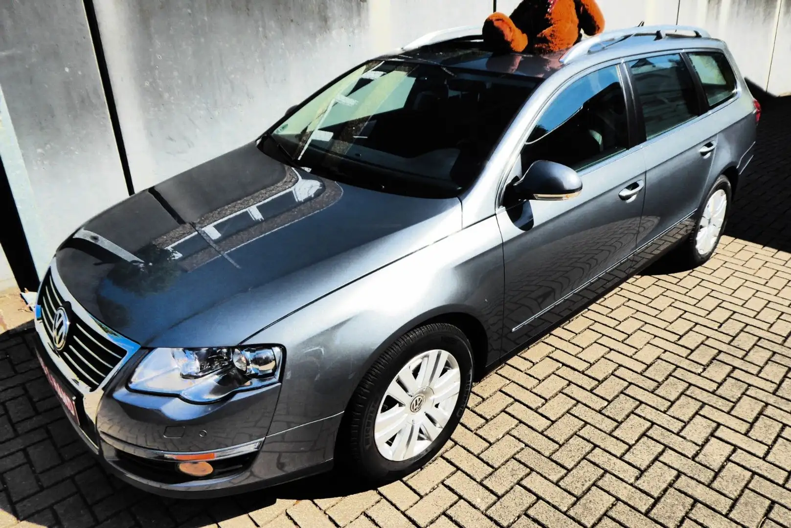 Volkswagen Passat Variant 2.0 TDI Highline 1.Hand Grau - 1