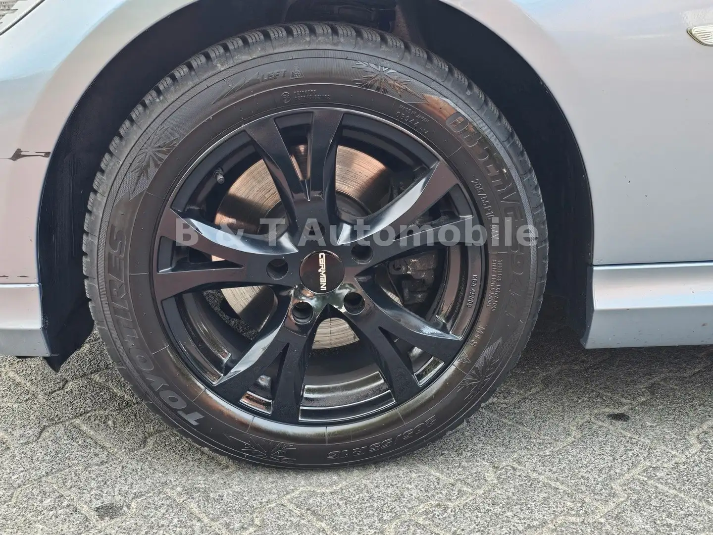 BMW 318 d Touring Automatik Comfort-Paket Blau - 2