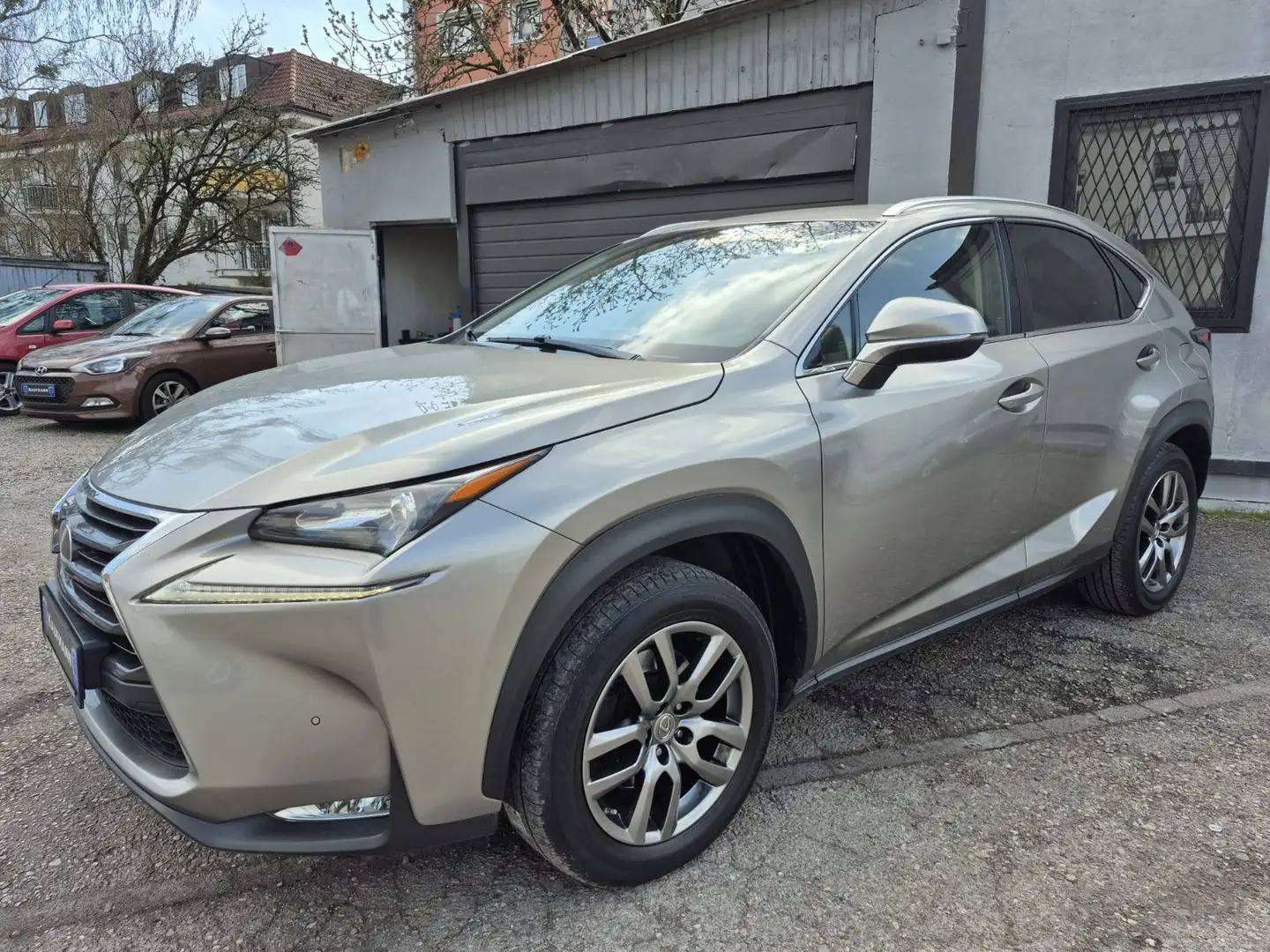 Lexus NX 200t t AWD KAM PDC AHK Gris - 1