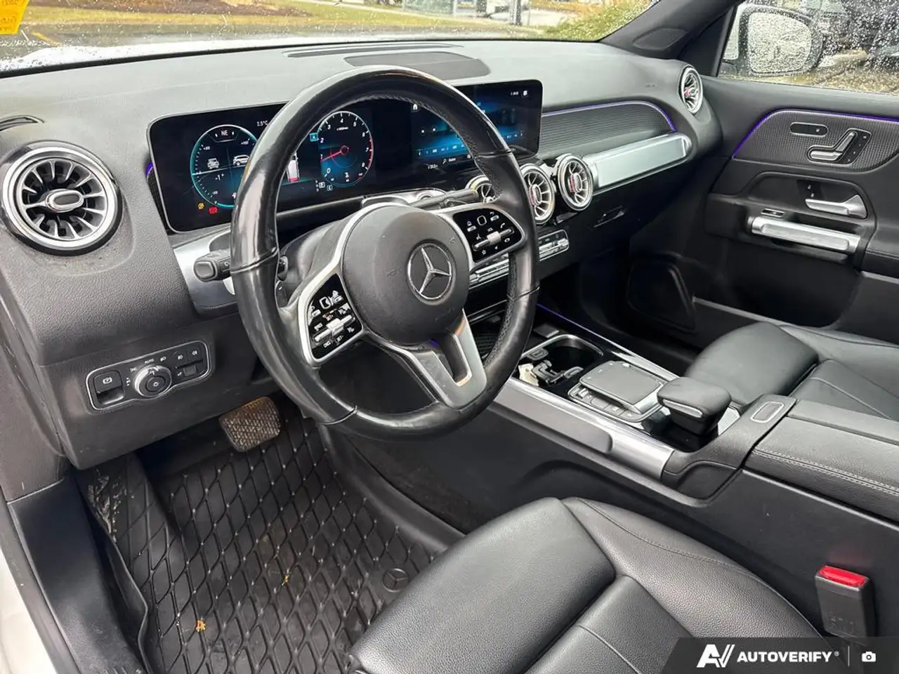 Mercedes-Benz GLB снимка Mercedes-Benz GLB