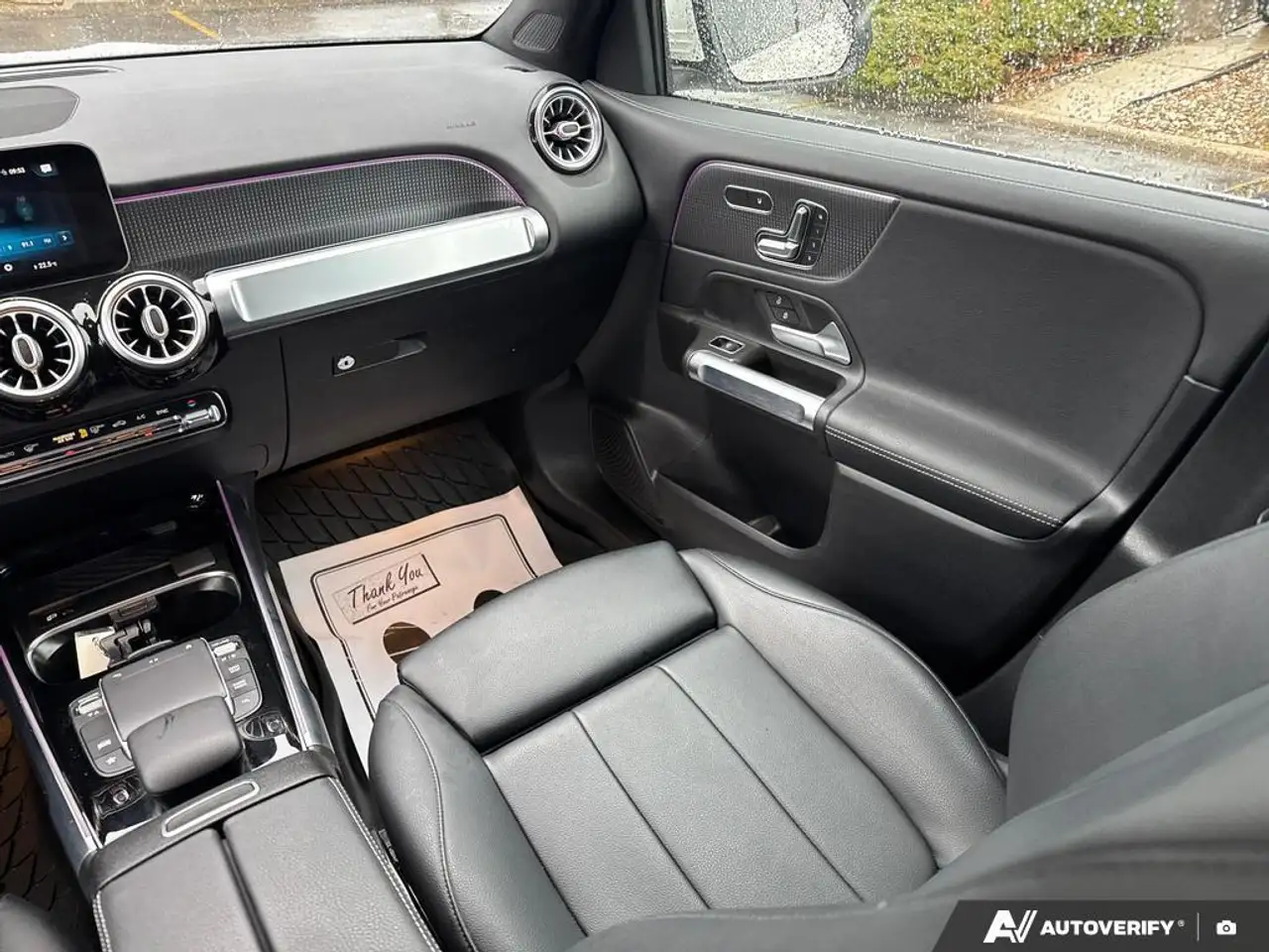 Mercedes-Benz GLB снимка Mercedes-Benz GLB