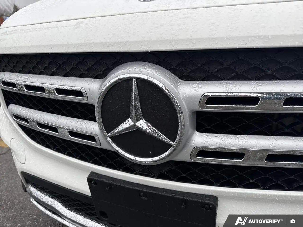Mercedes-Benz GLB снимка Mercedes-Benz GLB