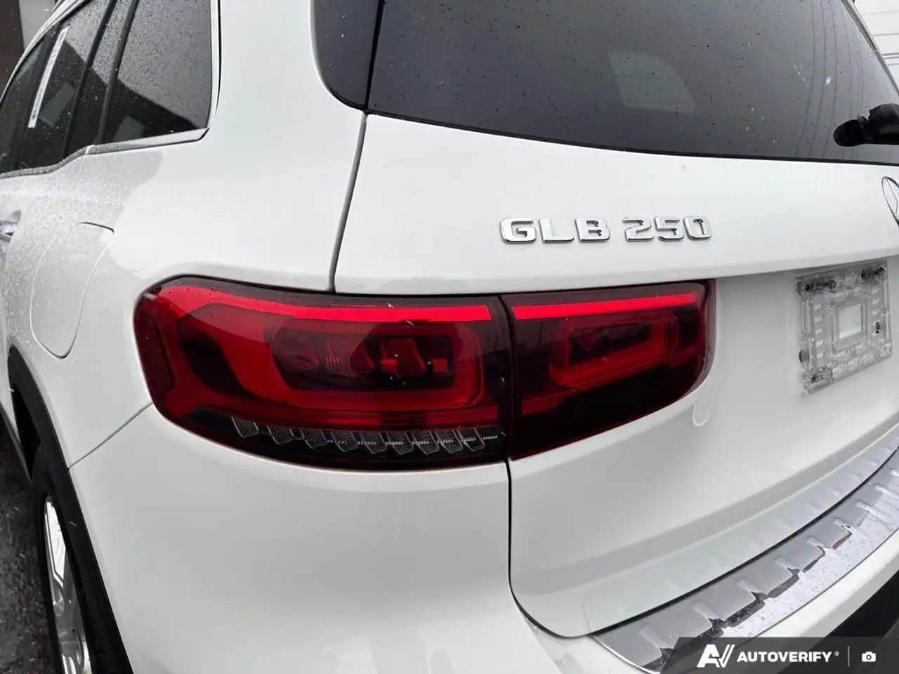 Mercedes-Benz GLB снимка Mercedes-Benz GLB