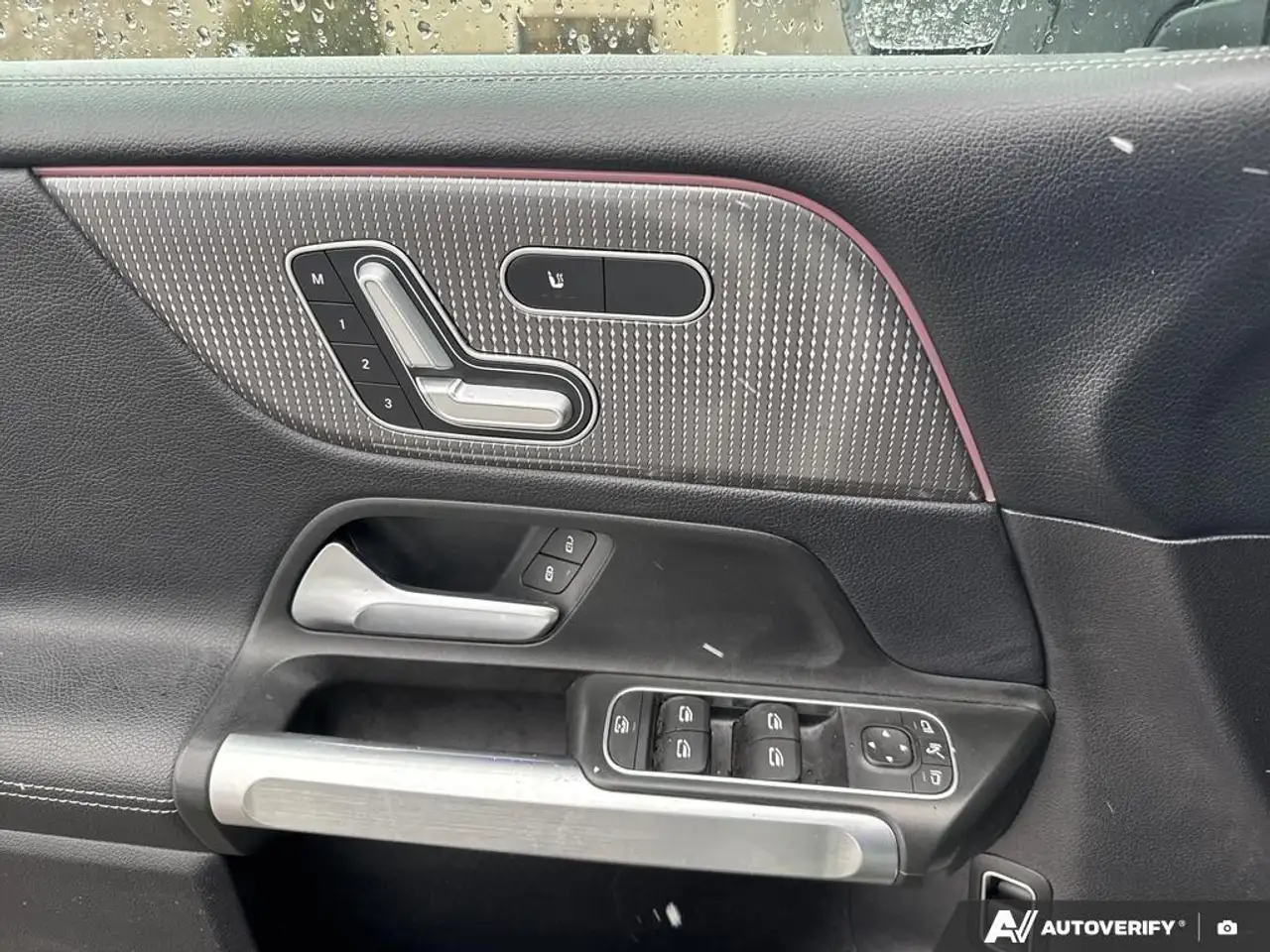 Mercedes-Benz GLB снимка Mercedes-Benz GLB