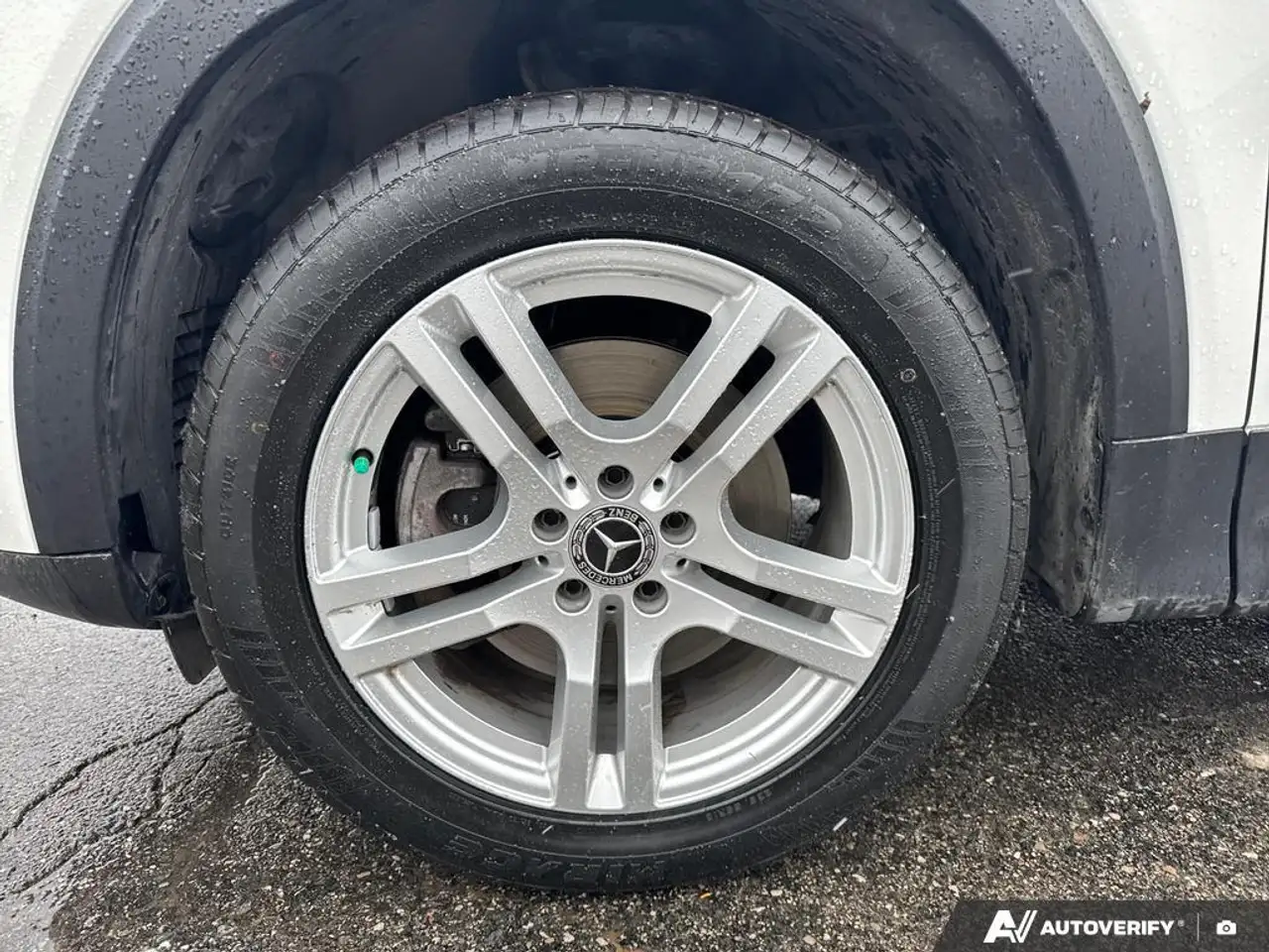 Mercedes-Benz GLB снимка Mercedes-Benz GLB