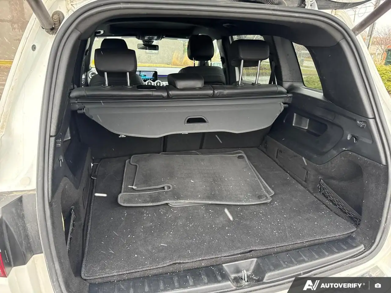 Mercedes-Benz GLB снимка Mercedes-Benz GLB