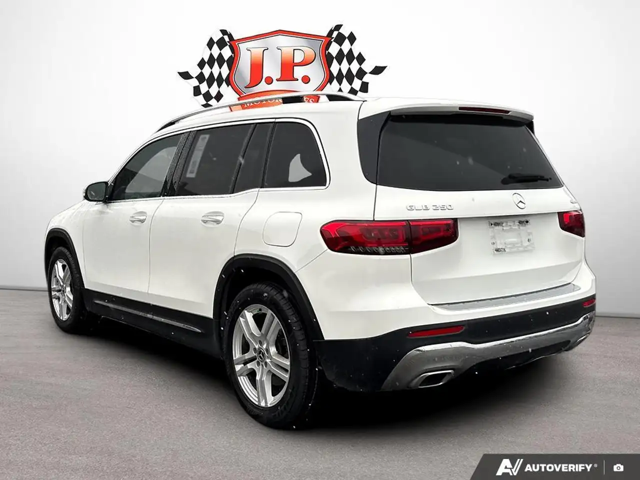 Mercedes-Benz GLB снимка Mercedes-Benz GLB