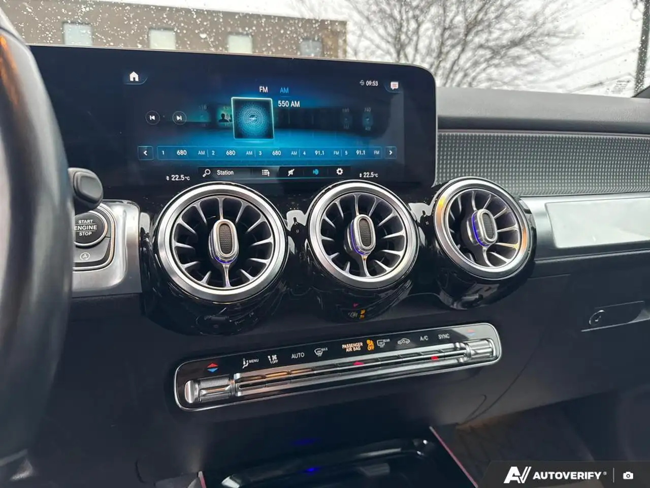 Mercedes-Benz GLB снимка Mercedes-Benz GLB