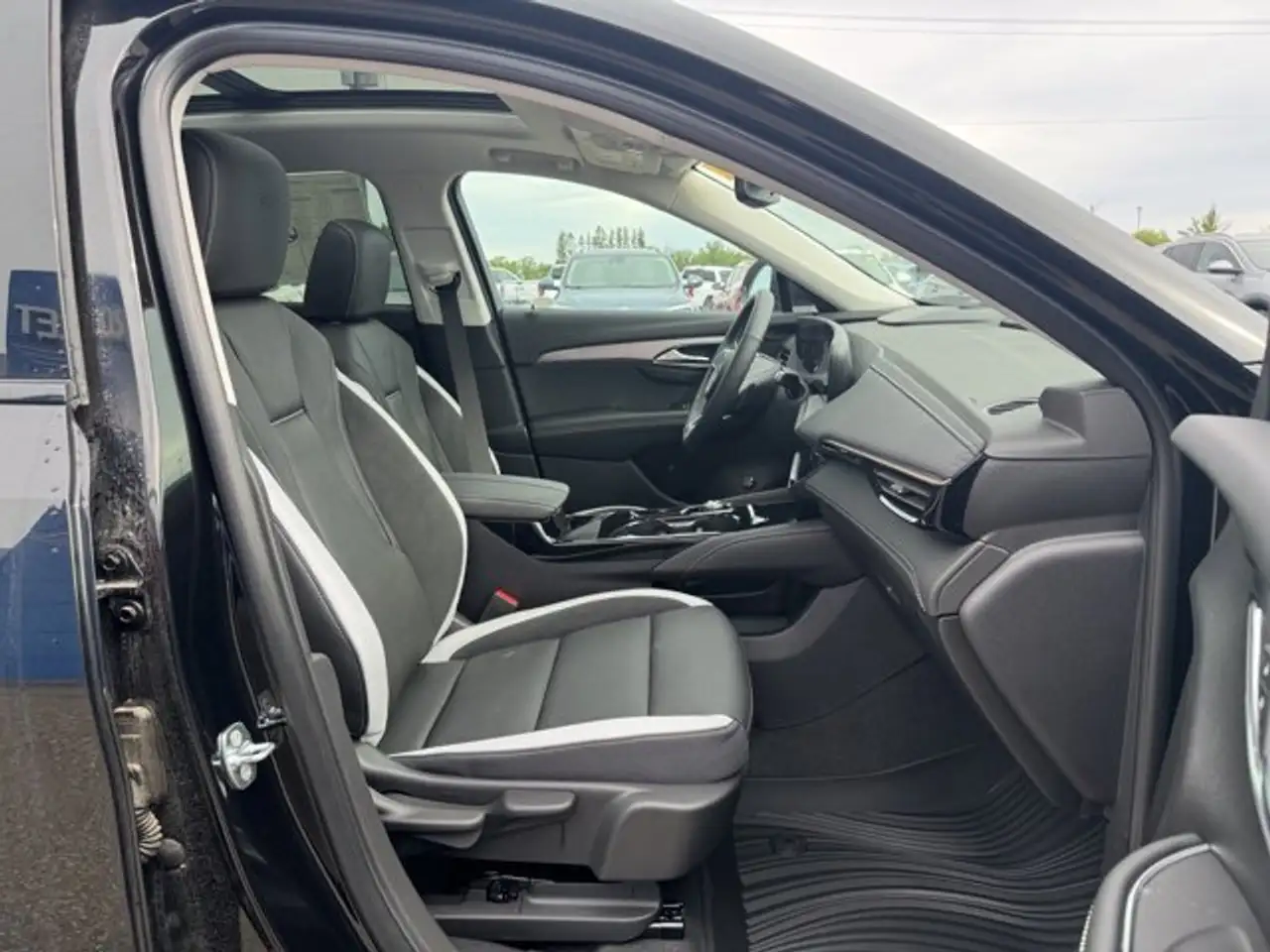 Buick Envision photo Buick Envision