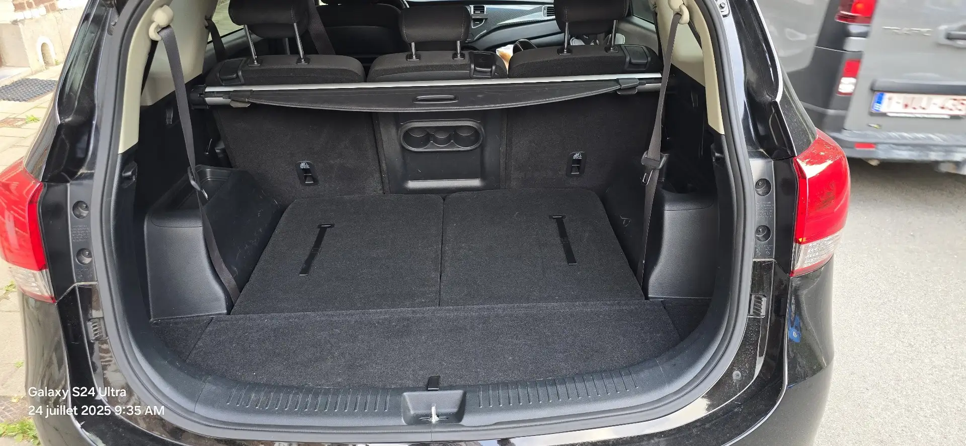 Kia Carens 1.6i Navi Edition+ - 1