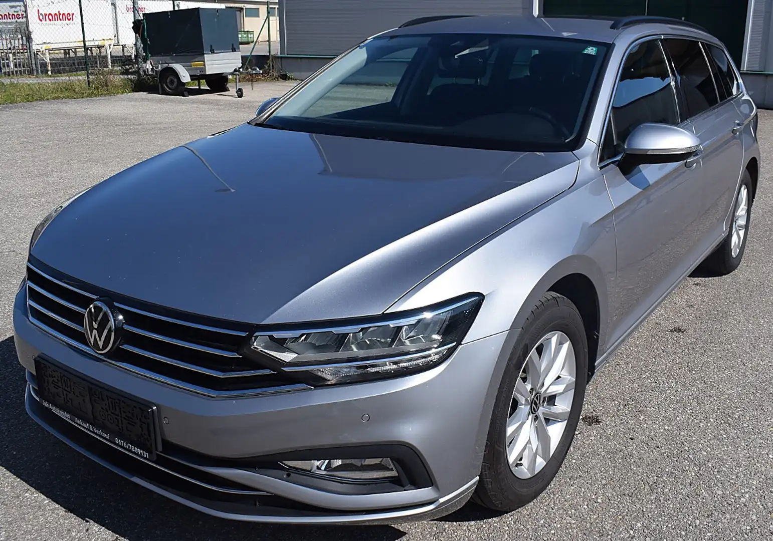 Volkswagen Passat Variant Business 2,0 SCR TDI DSG Grau - 1