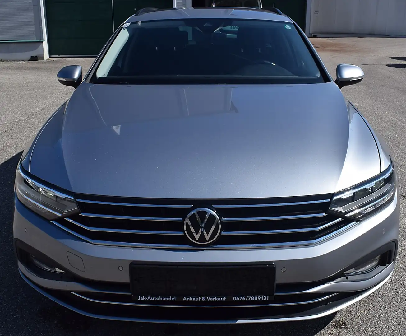 Volkswagen Passat Variant Business 2,0 SCR TDI DSG Grau - 2