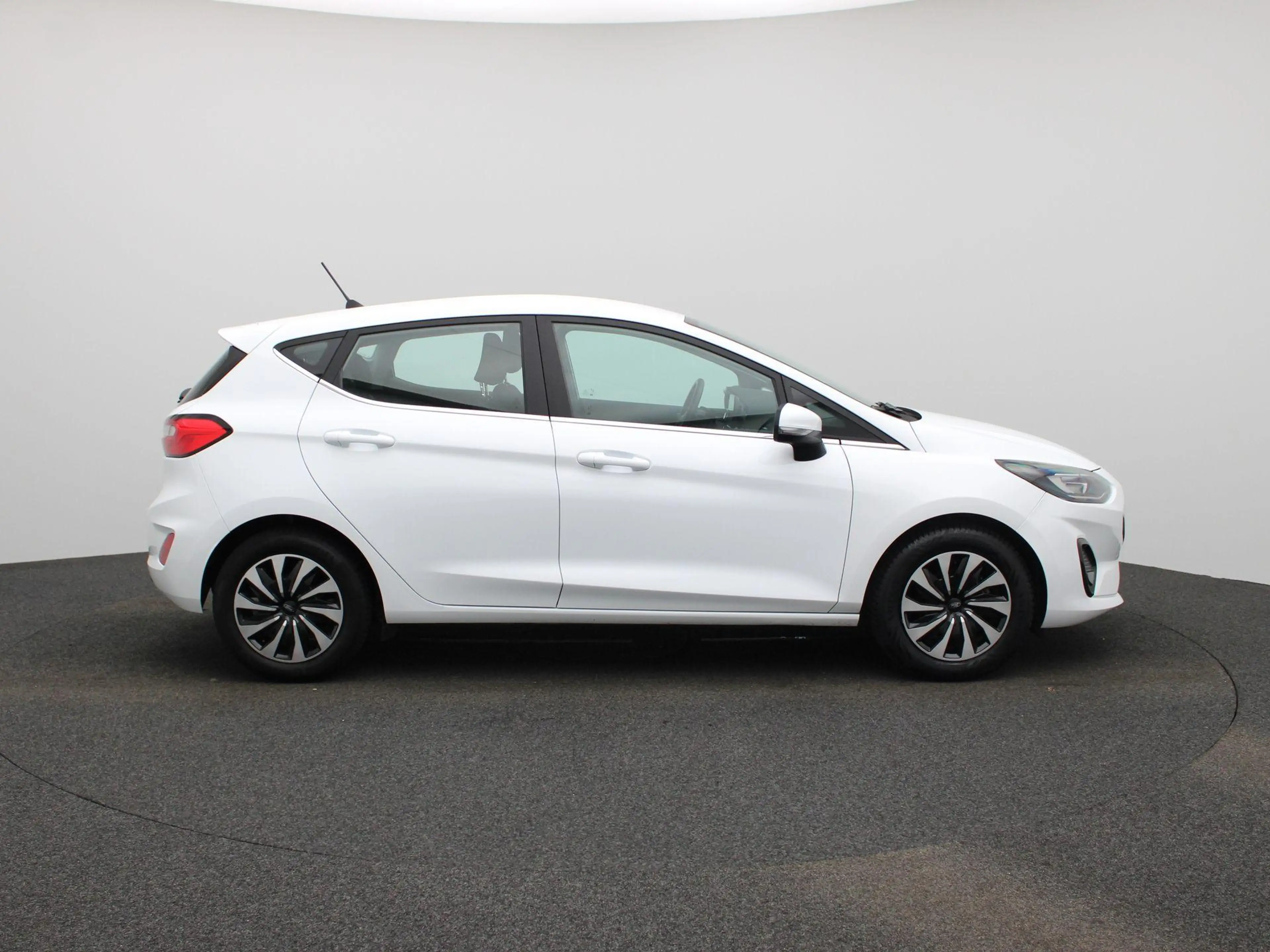 Ford Fiesta 1.0 EcoBoost Hybrid Titanium — photo 6
