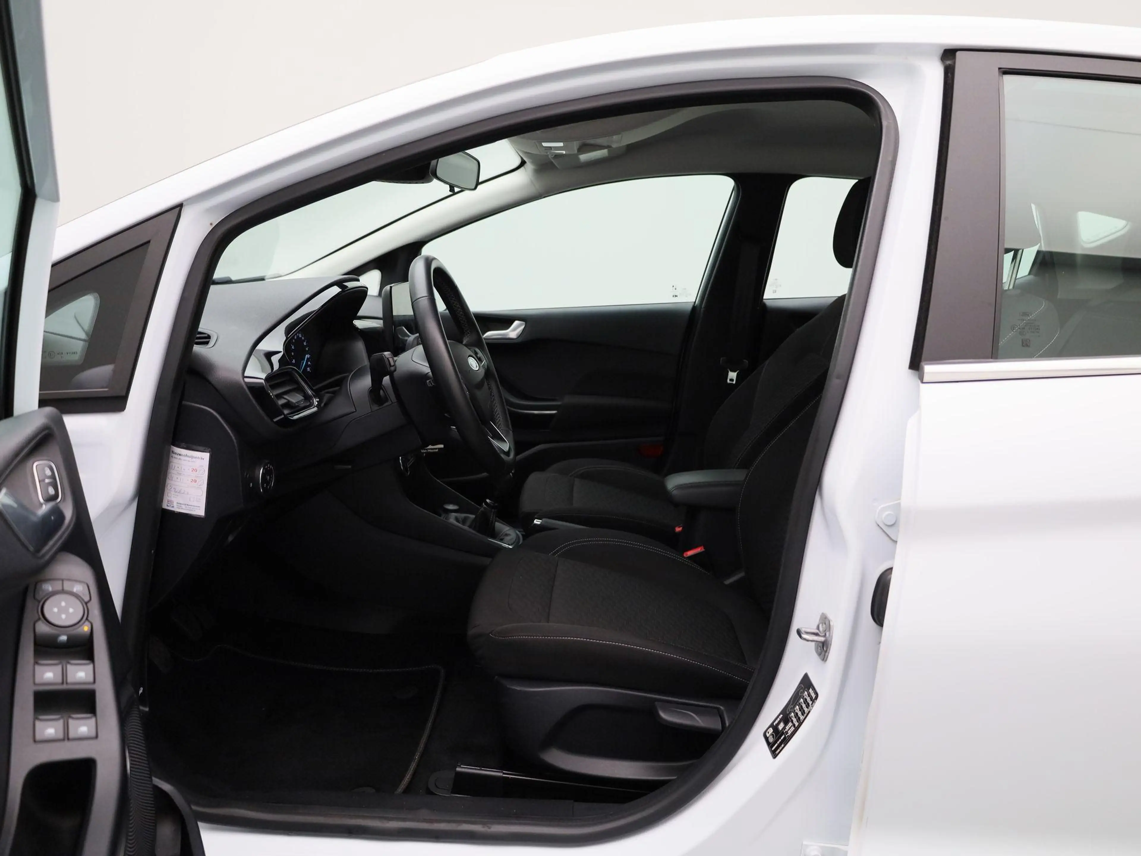 Ford Fiesta 1.0 EcoBoost Hybrid Titanium — photo 9