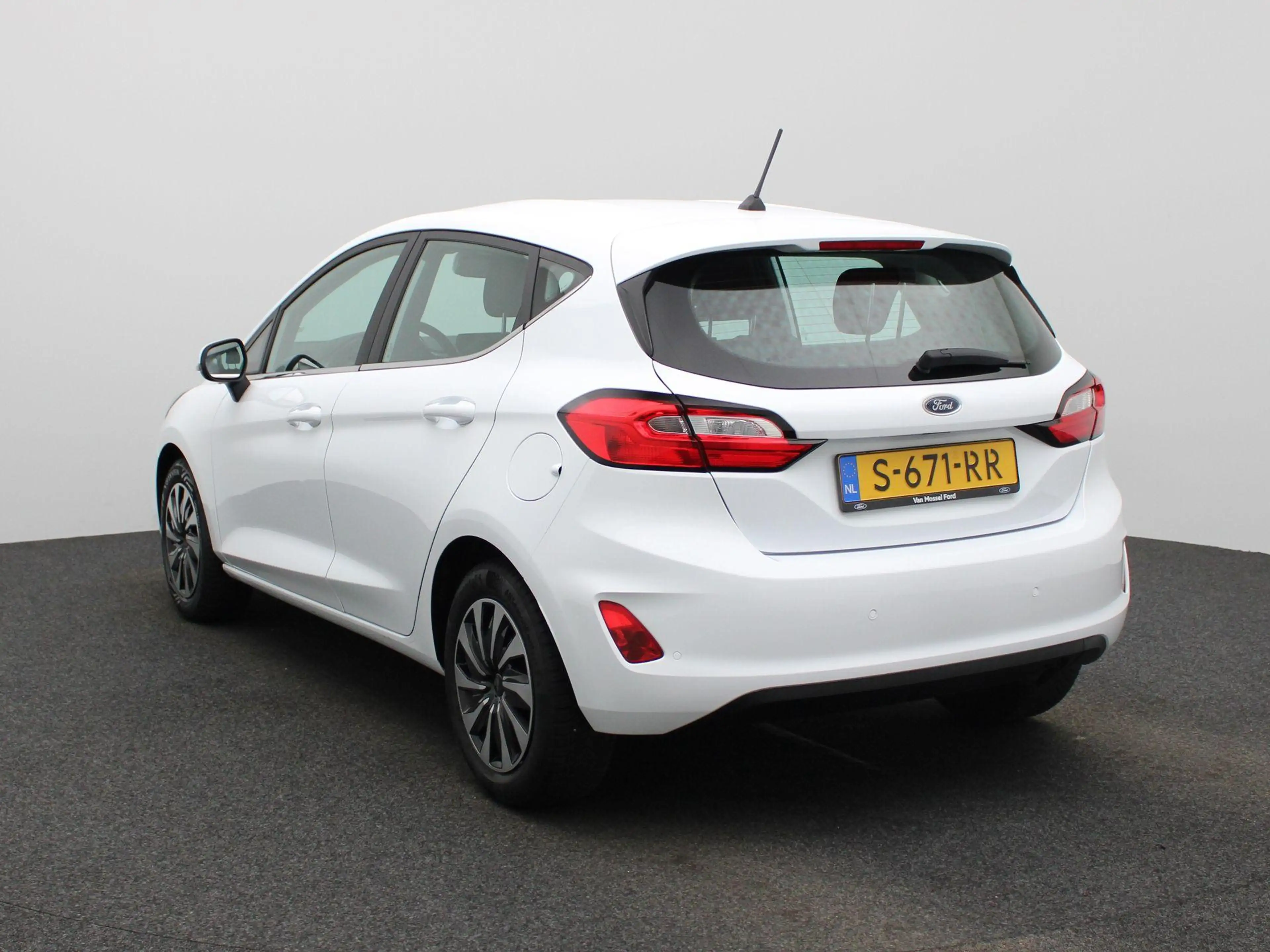 Ford Fiesta 1.0 EcoBoost Hybrid Titanium — photo 2