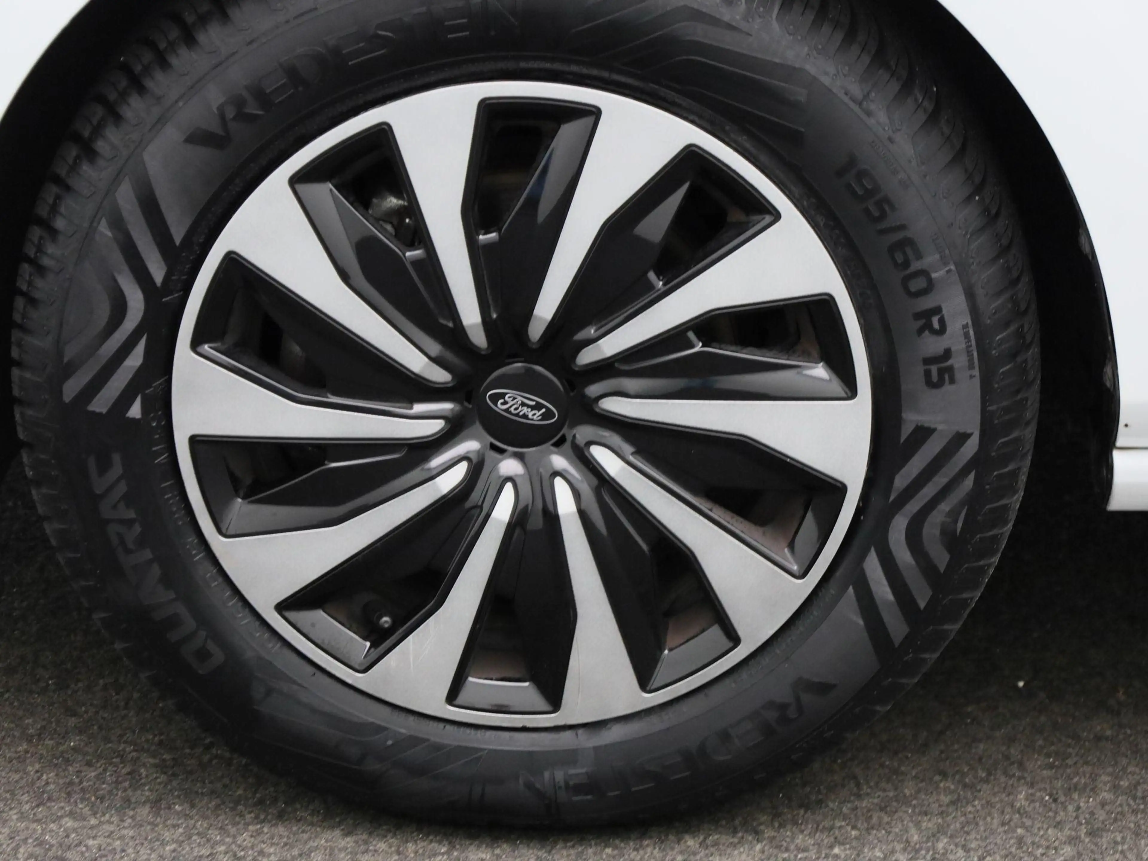 Ford Fiesta 1.0 EcoBoost Hybrid Titanium — photo 12