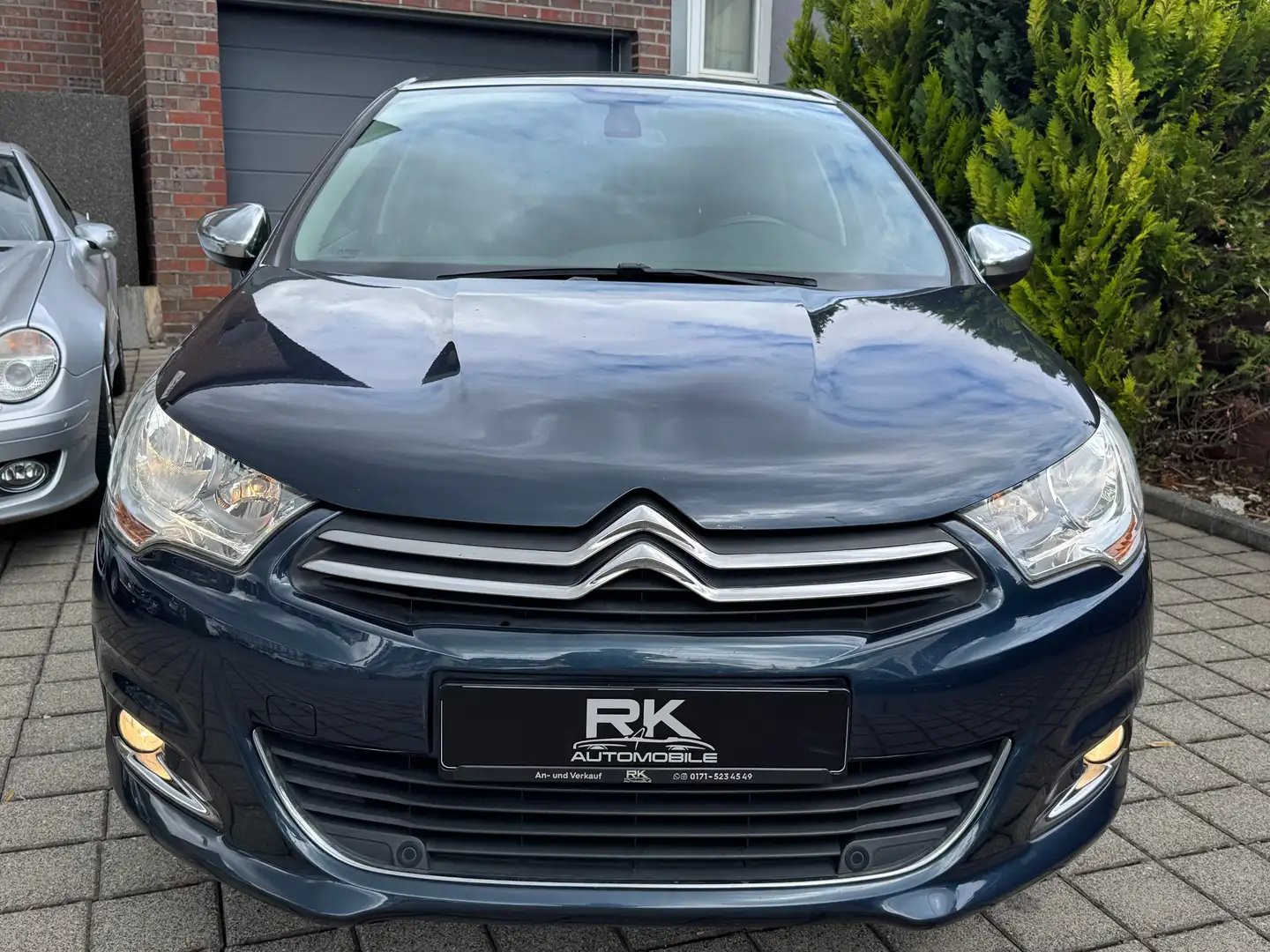 Citroen C4 e-HDi 115 Tendance Blau - 2