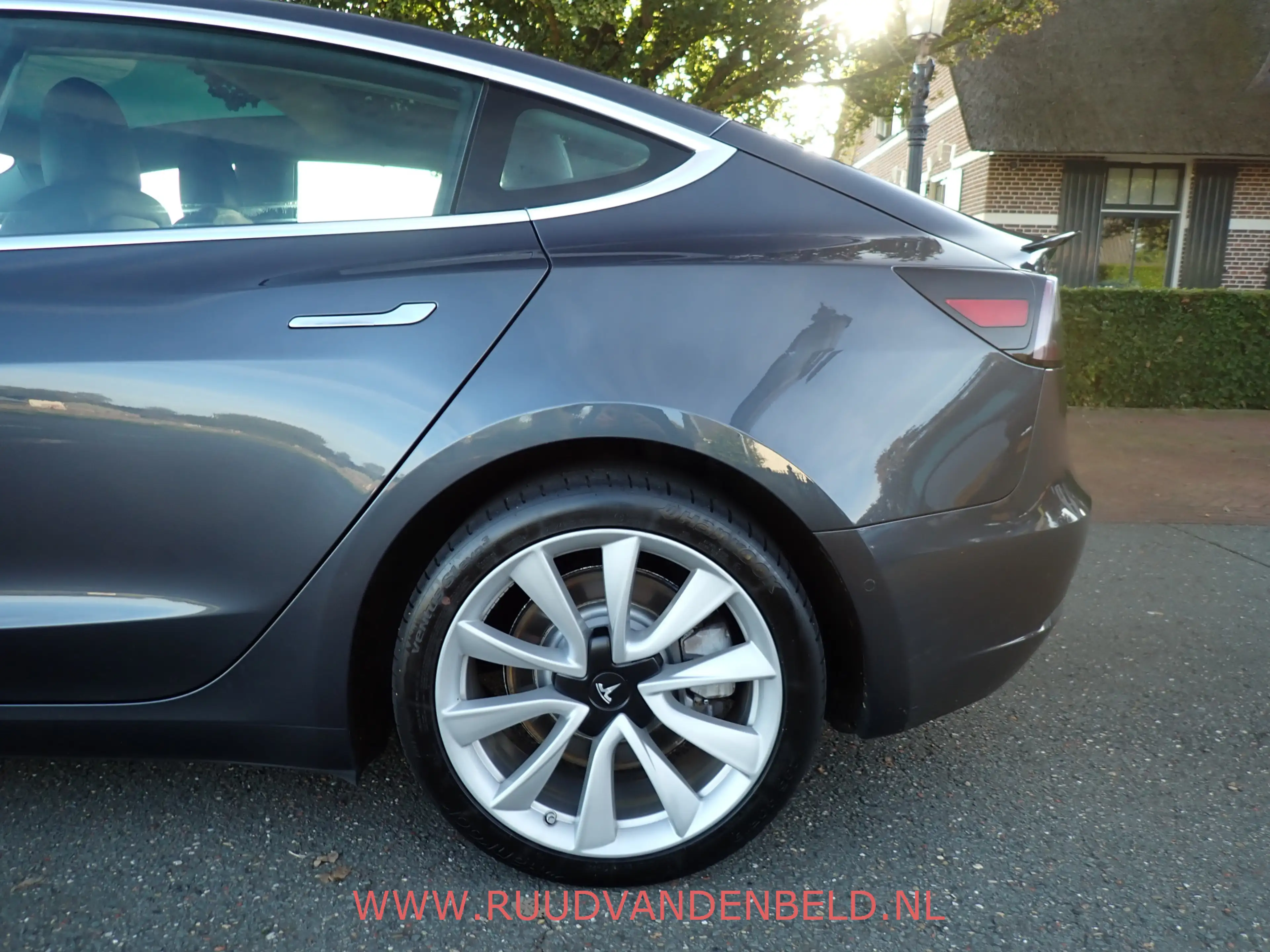 Tesla Model 3 SR+ RWD 60 kWh SOH 86% / TREKHAAK / PANODAK / 19'' — photo 7