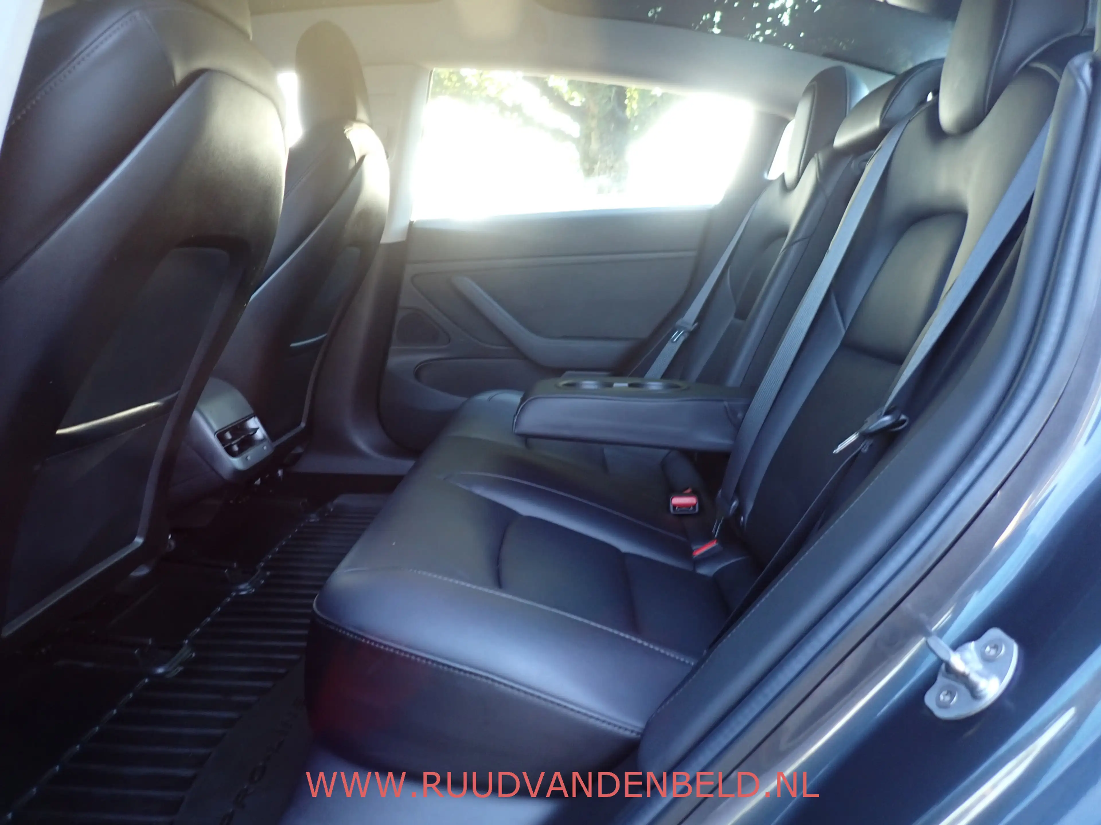 Tesla Model 3 SR+ RWD 60 kWh SOH 86% / TREKHAAK / PANODAK / 19'' — photo 14