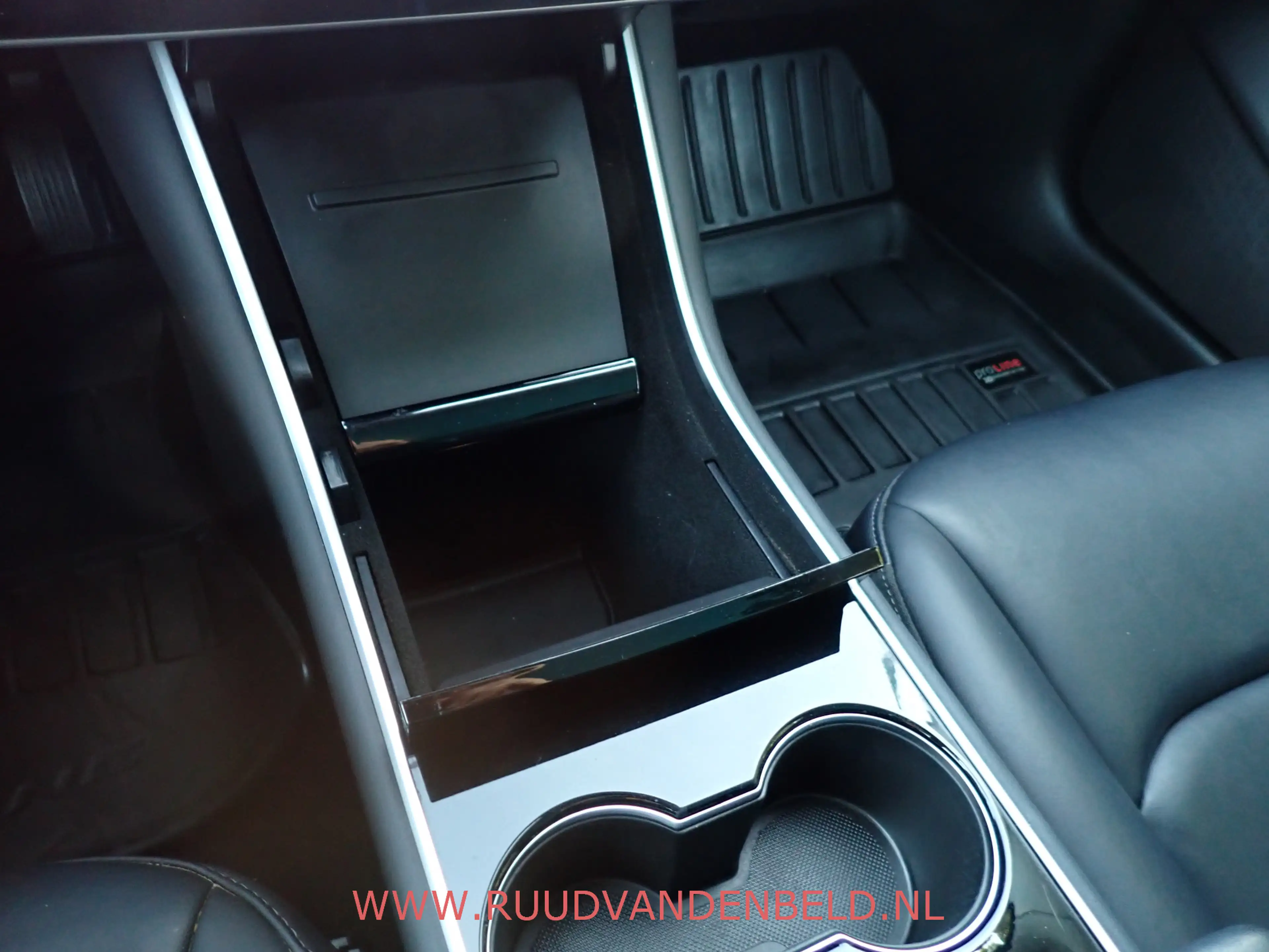 Tesla Model 3 SR+ RWD 60 kWh SOH 86% / TREKHAAK / PANODAK / 19'' — photo 31