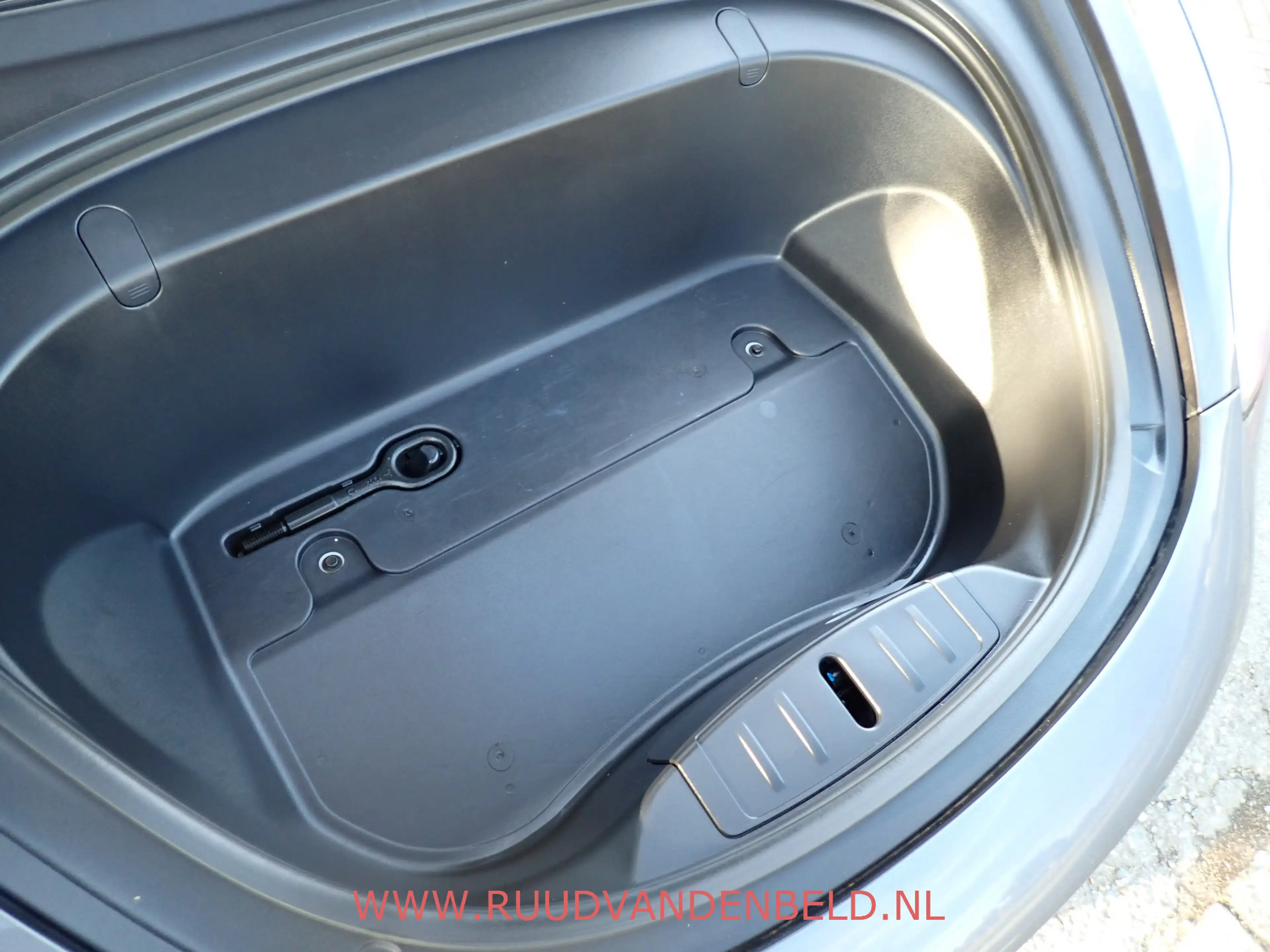 Tesla Model 3 SR+ RWD 60 kWh SOH 86% / TREKHAAK / PANODAK / 19'' — photo 39