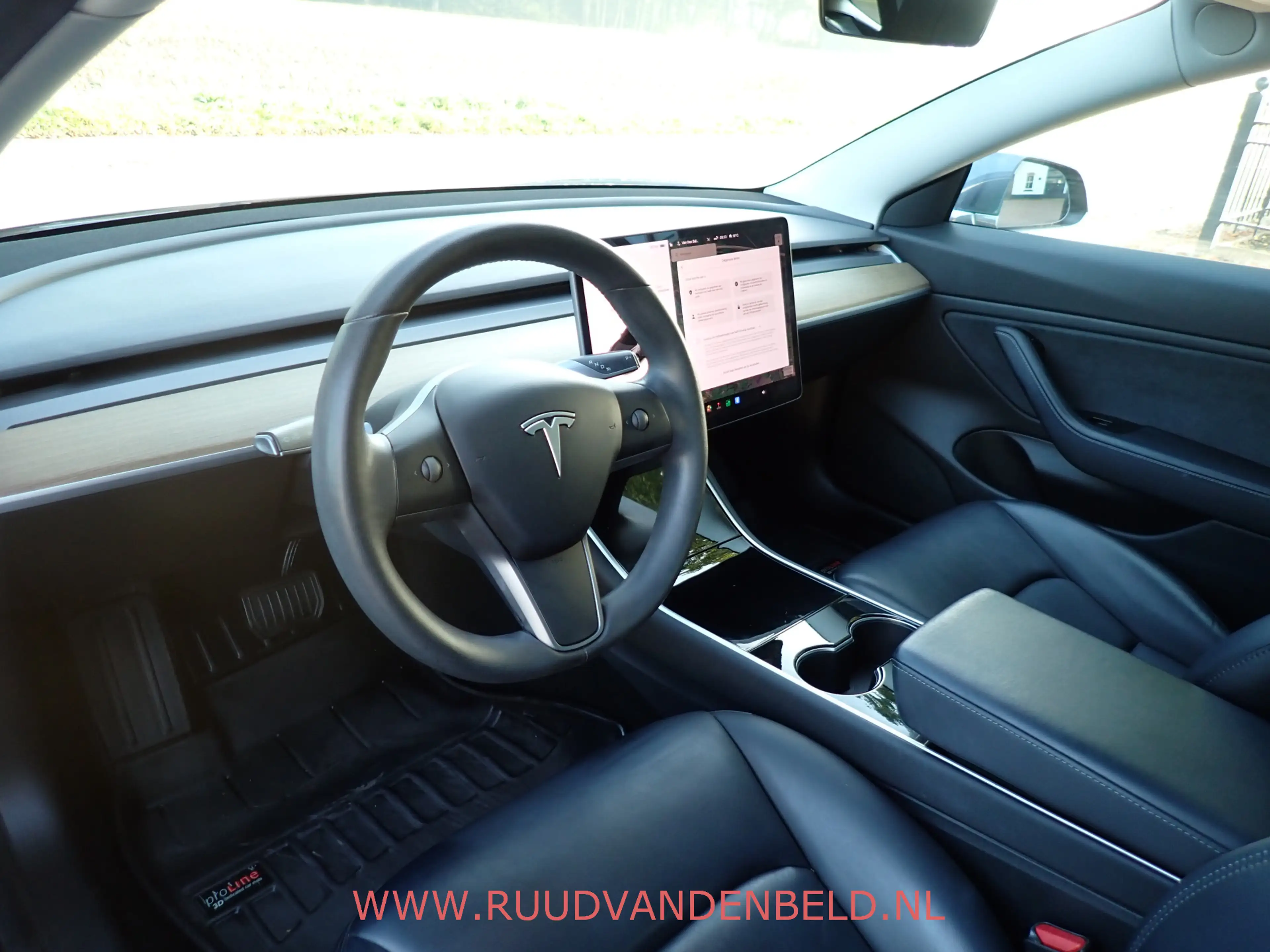 Tesla Model 3 SR+ RWD 60 kWh SOH 86% / TREKHAAK / PANODAK / 19'' — photo 12