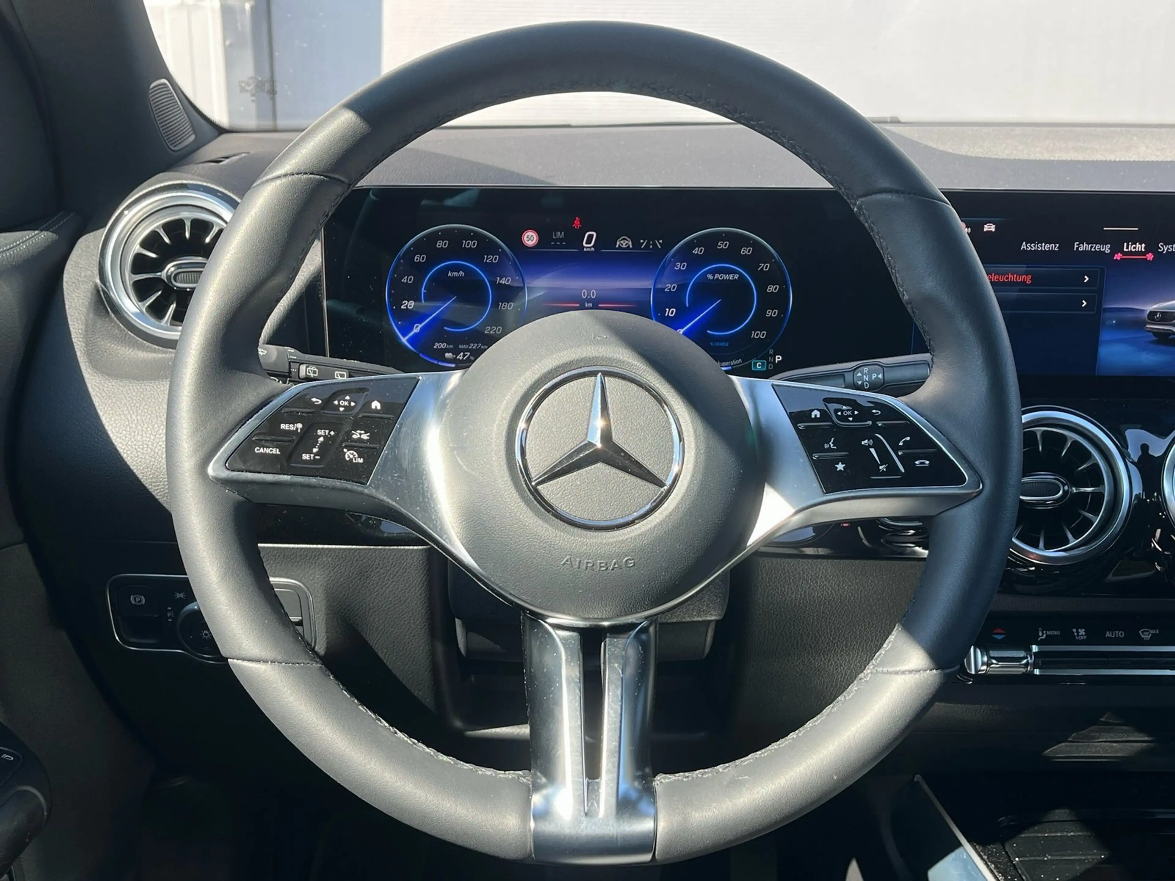 Mercedes-Benz EQA 300 4M Progressive Adv./Fahrassist/Memo/Flex — photo 14