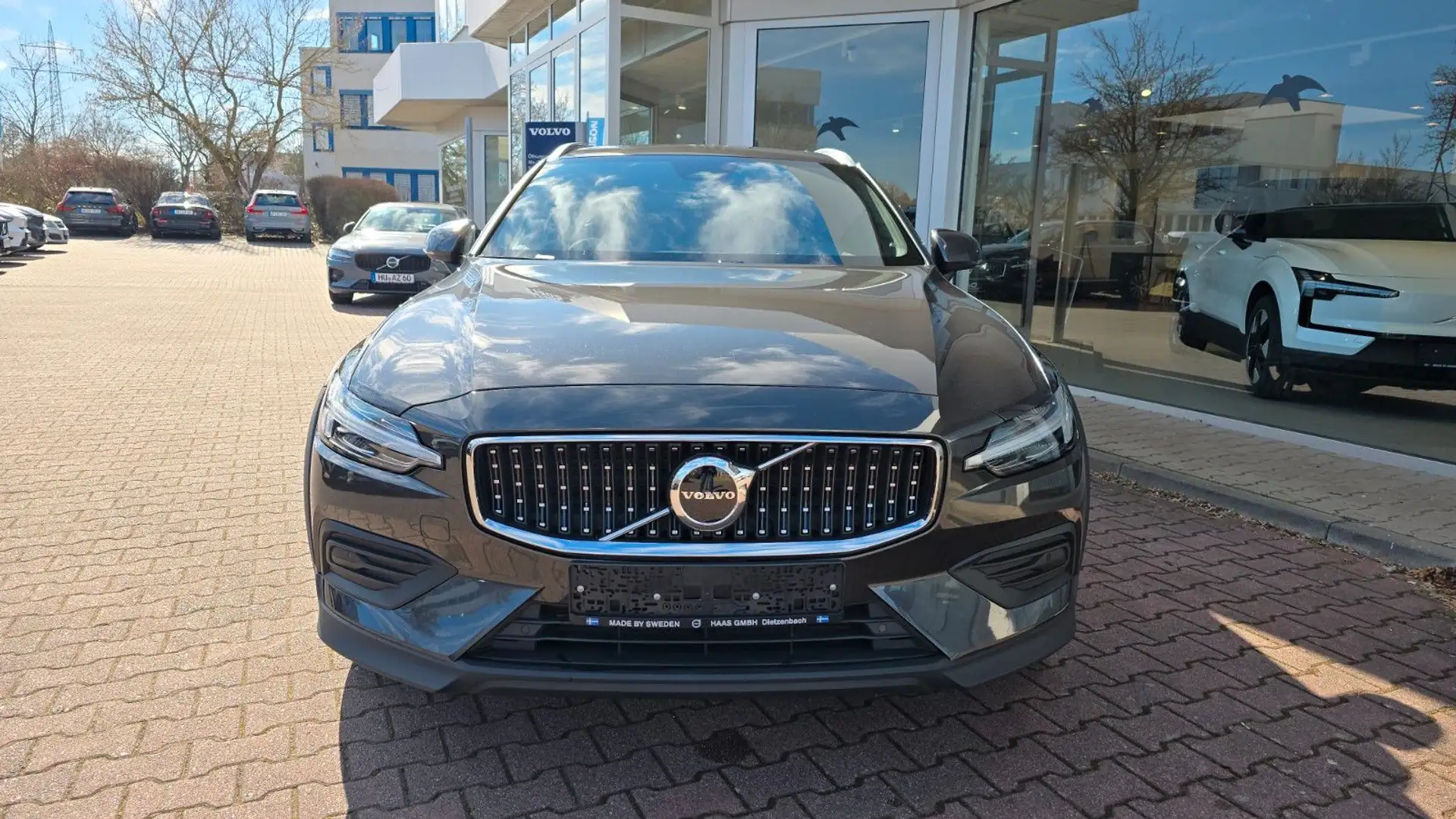 Volvo V60 Cross Country B4 D AWD Plus Auto Grigio - 2