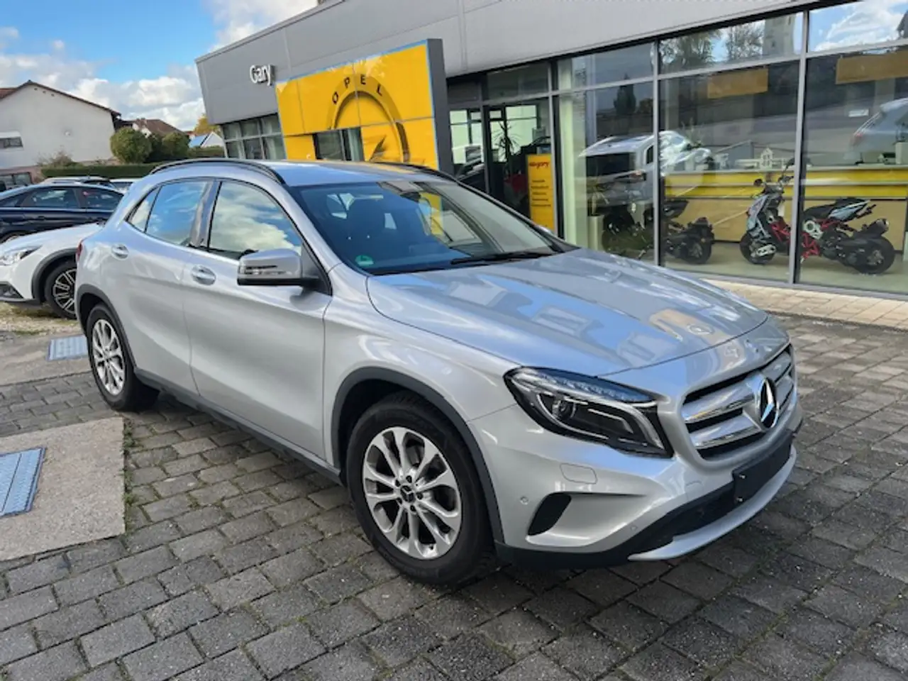 Mercedes-Benz GLA 200
