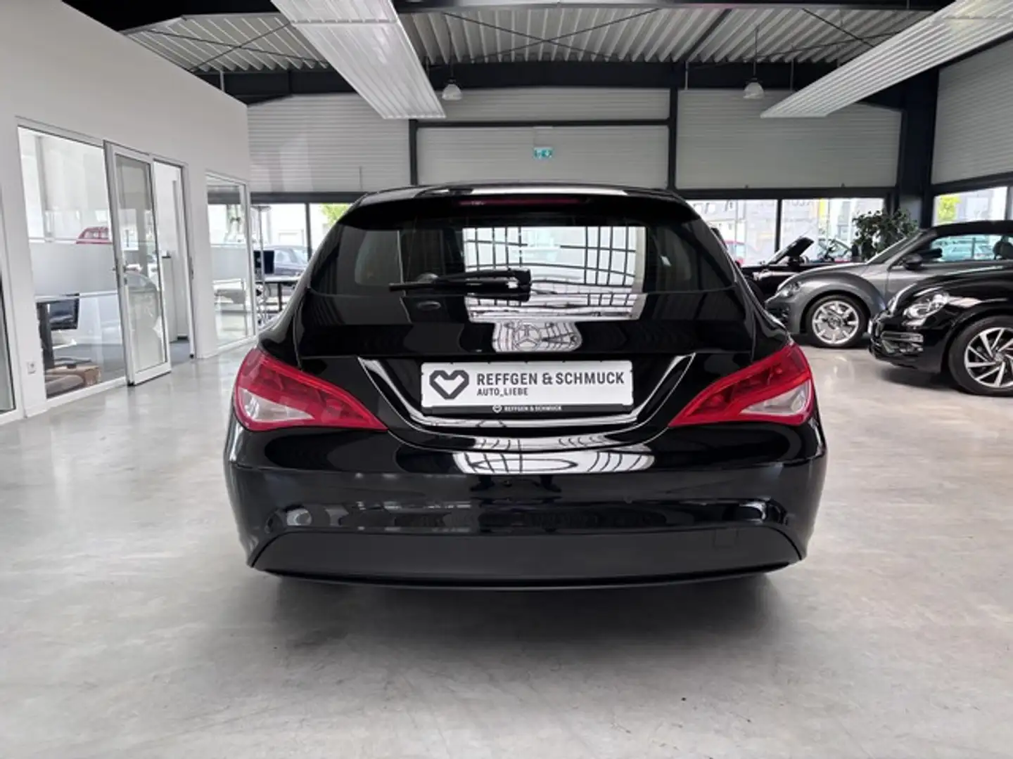 Mercedes-Benz CLA 180 SHOOTING BRAKE KLIMA+NAV+AKTIVPARKEN+TÜV Noir - 2