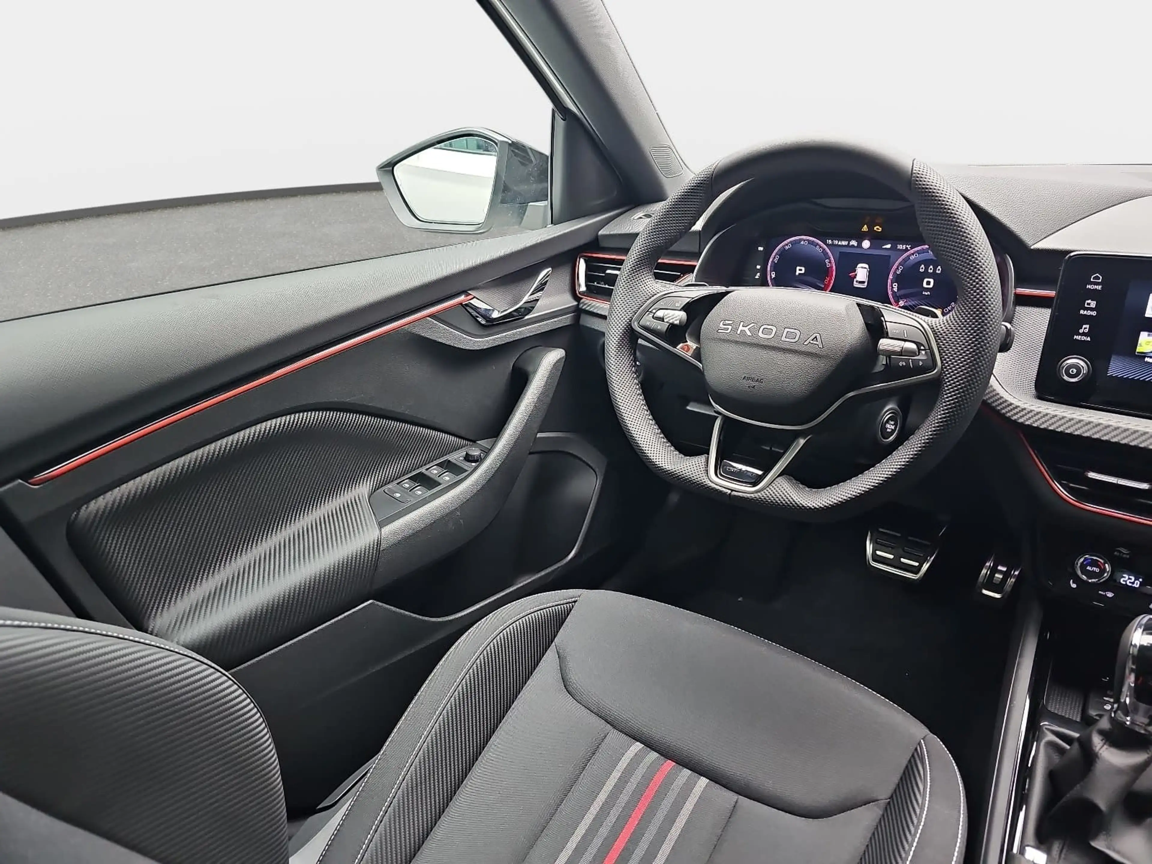 Skoda Kamiq KAMIQ 1.5 TSI DSG MONTE CARLO MATRIX KAMERA AHK — photo 9
