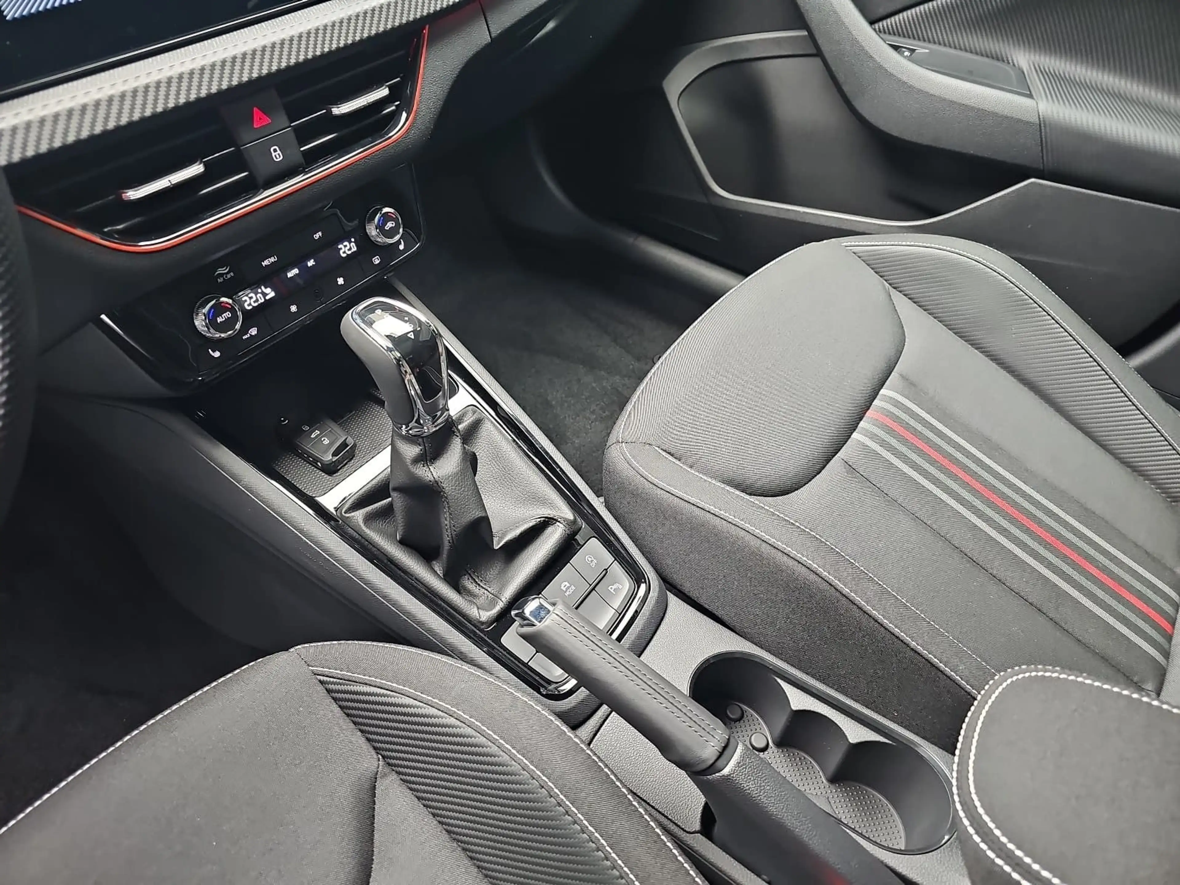 Skoda Kamiq KAMIQ 1.5 TSI DSG MONTE CARLO MATRIX KAMERA AHK — photo 13
