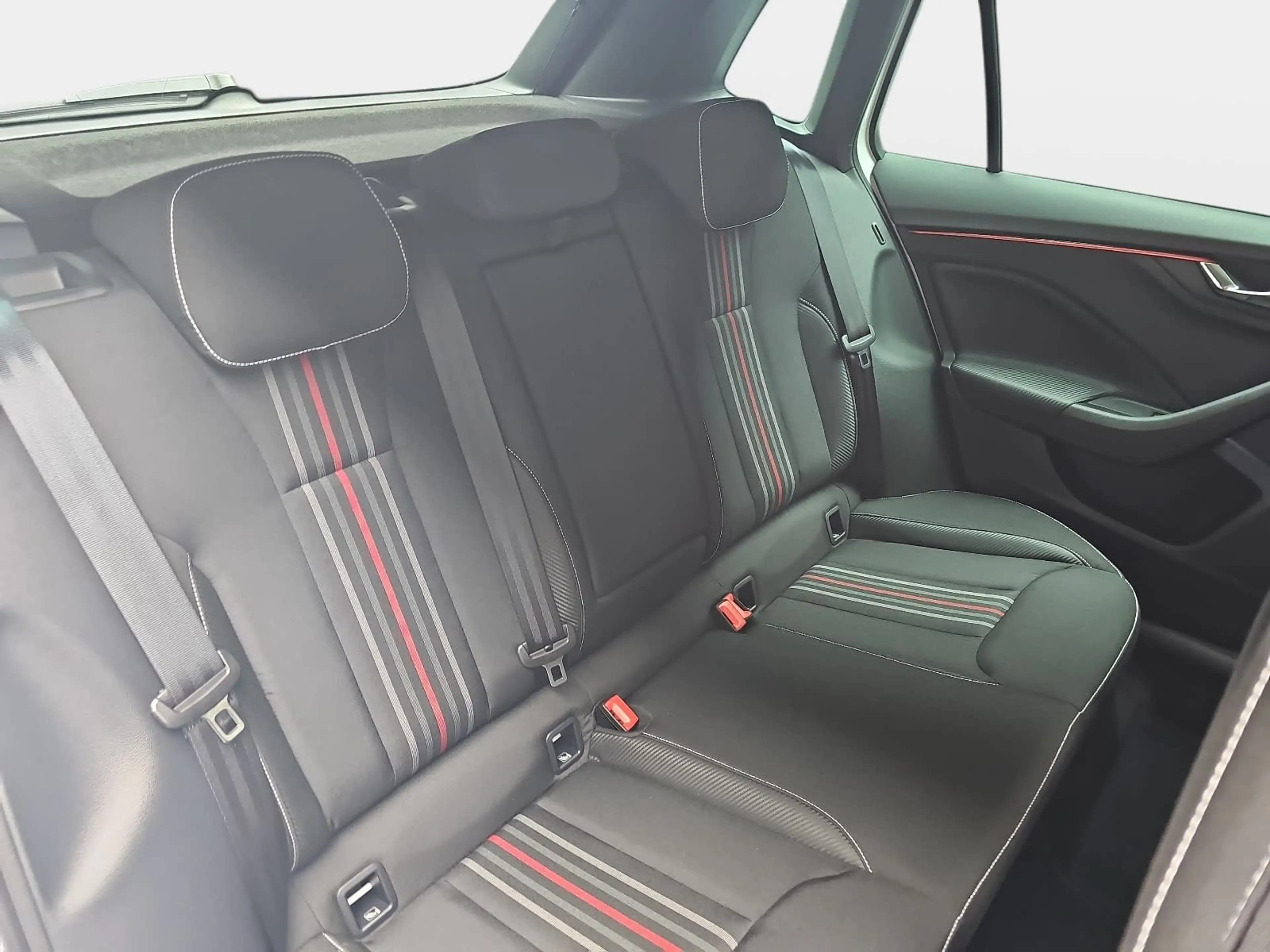 Skoda Kamiq KAMIQ 1.5 TSI DSG MONTE CARLO MATRIX KAMERA AHK — photo 19