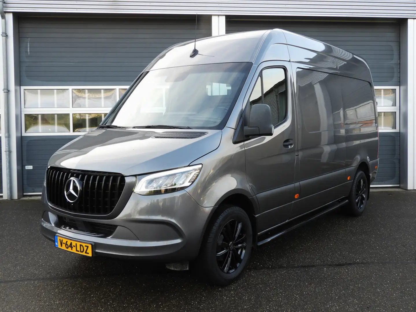 Mercedes-Benz Sprinter 317 1.9 CDI L2H2 AUT | LED | MBUX | WÜRTH INRICHTI Gris - 1