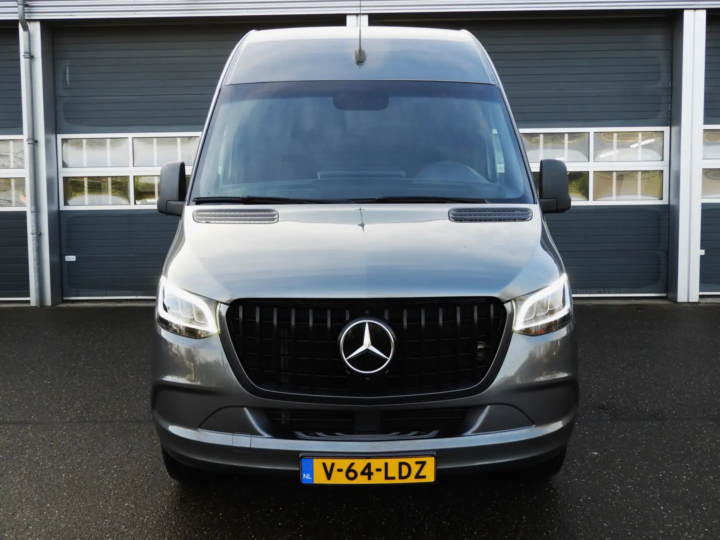 Mercedes-Benz Sprinter 317 1.9 CDI L2H2 AUT | LED | MBUX | WÜRTH INRICHTI Gris - 2