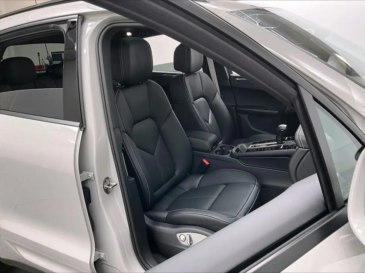 Porsche Macan снимка Porsche Macan