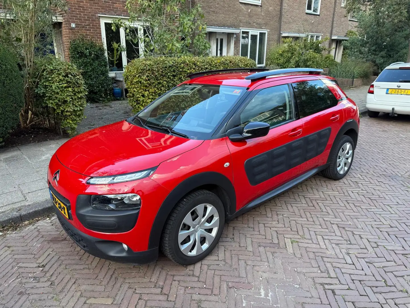 Citroen C4 Cactus 1.2 Rood - 1