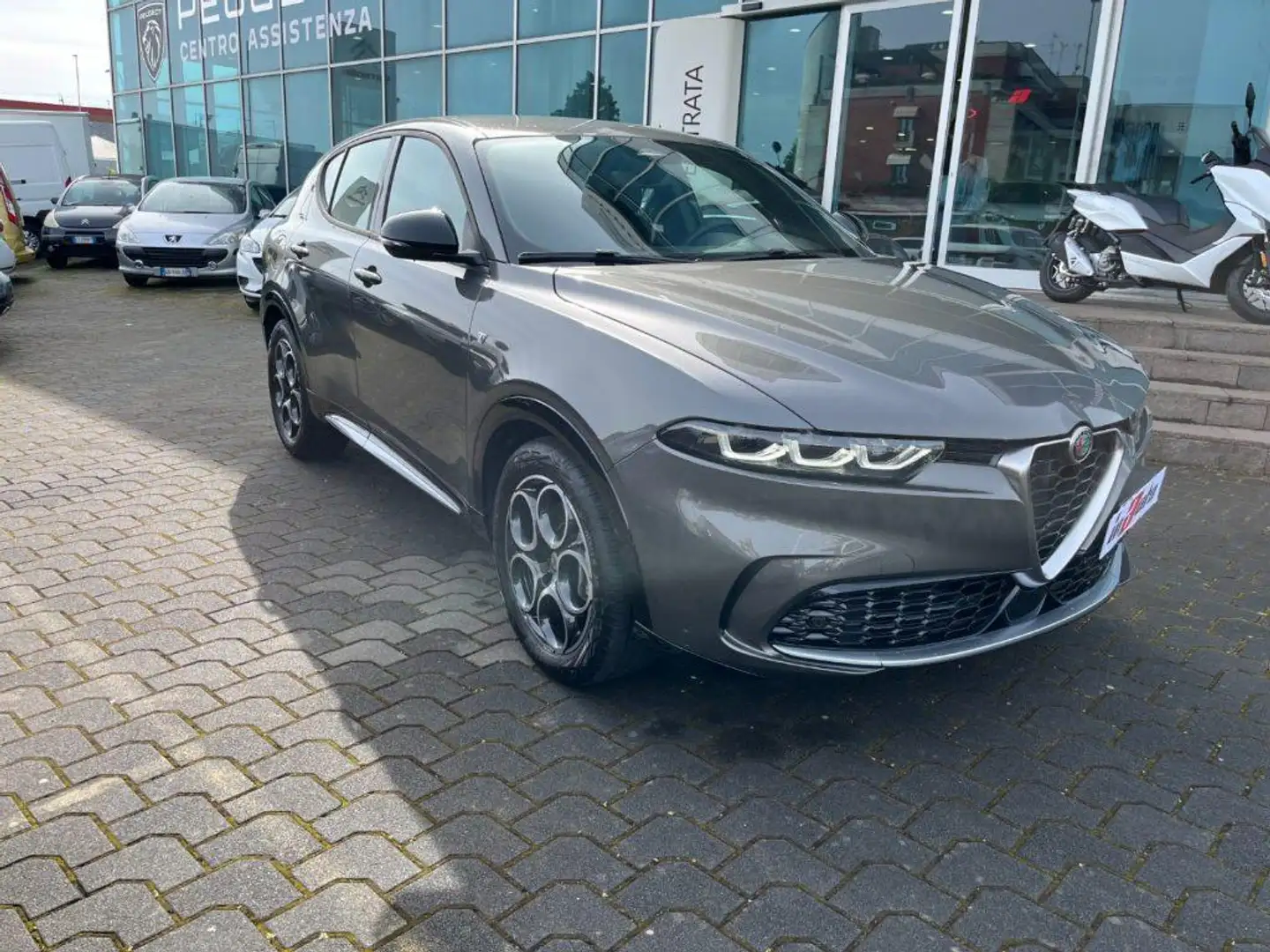 Alfa Romeo Tonale 1.5 HYBRID 160 CV  TCT7 Ti Grijs - 2