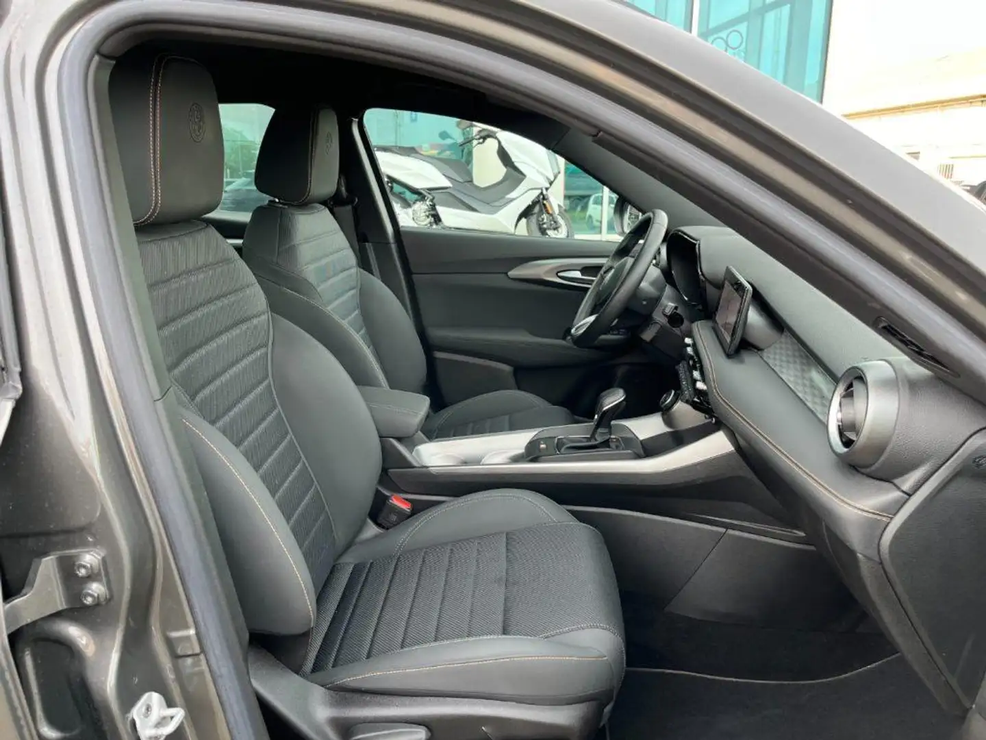 Alfa Romeo Tonale 1.5 HYBRID 160 CV  TCT7 Ti Gris - 2