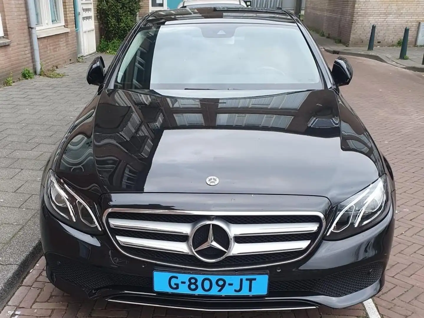 Mercedes-Benz E 220 Premium Zwart - 2