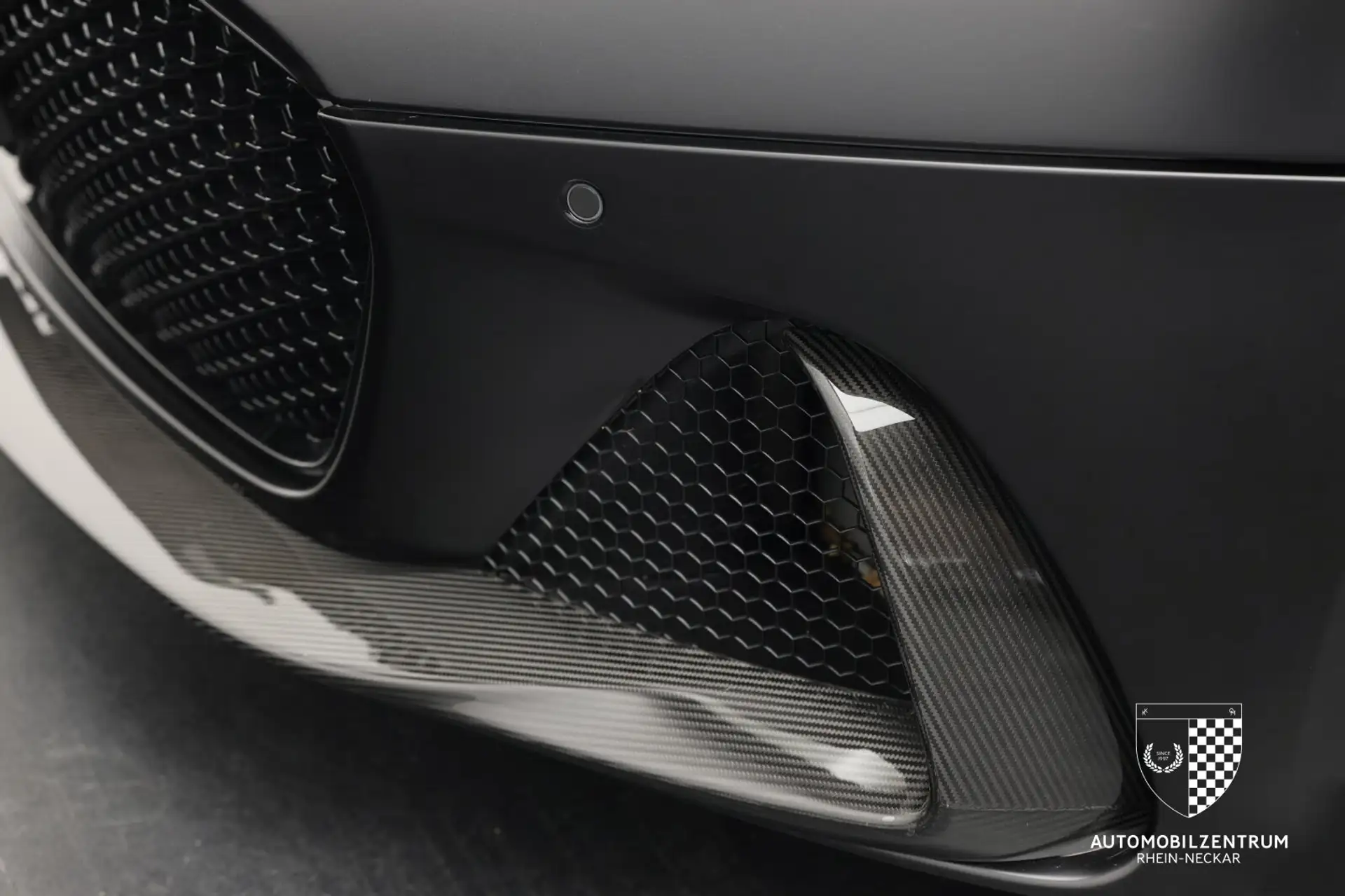 애스턴마틴 DBS Coupe 2023 검정 사진 5