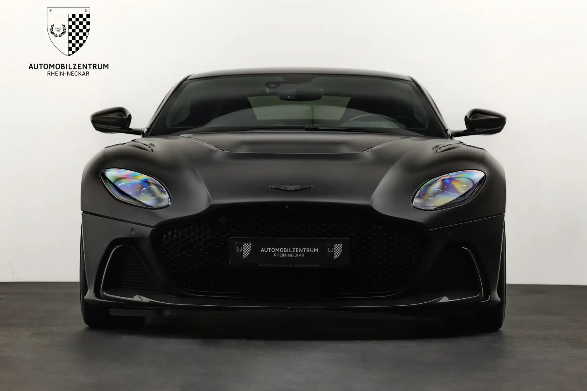 애스턴마틴 DBS Coupe 2023 검정 사진 2