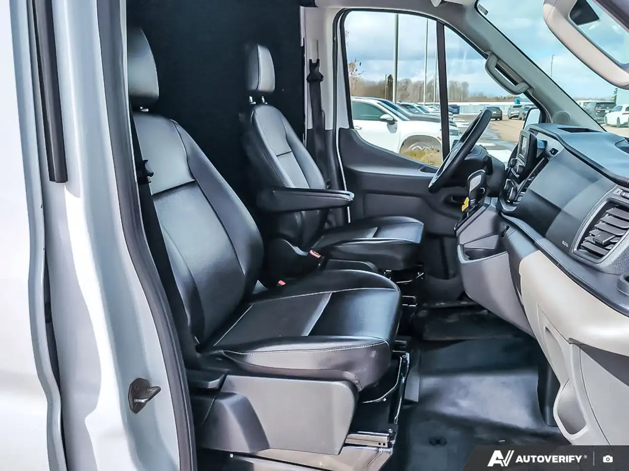 Ford Transit Cargo Van снимка Ford Transit Cargo Van