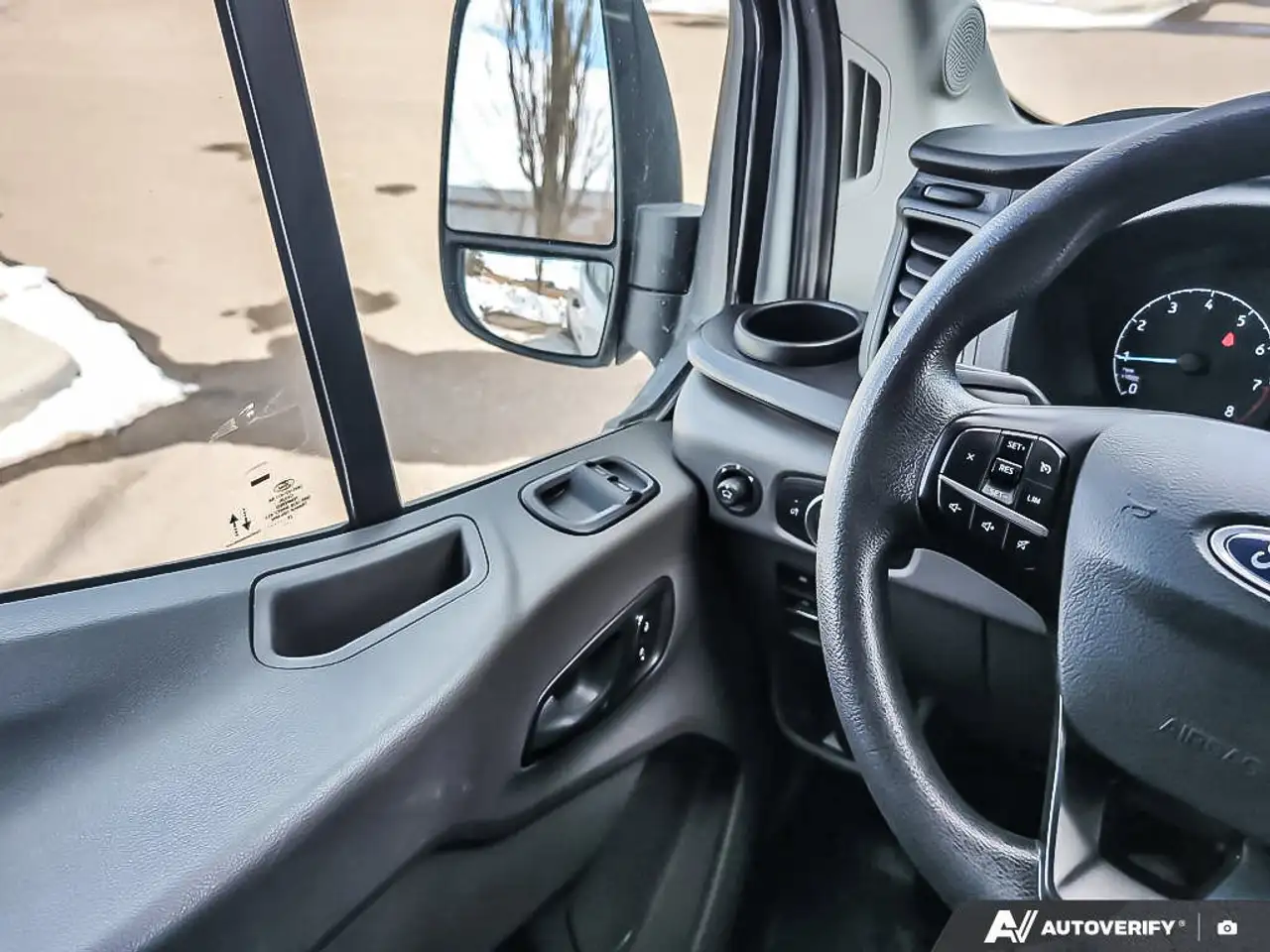 Ford Transit Cargo Van снимка Ford Transit Cargo Van
