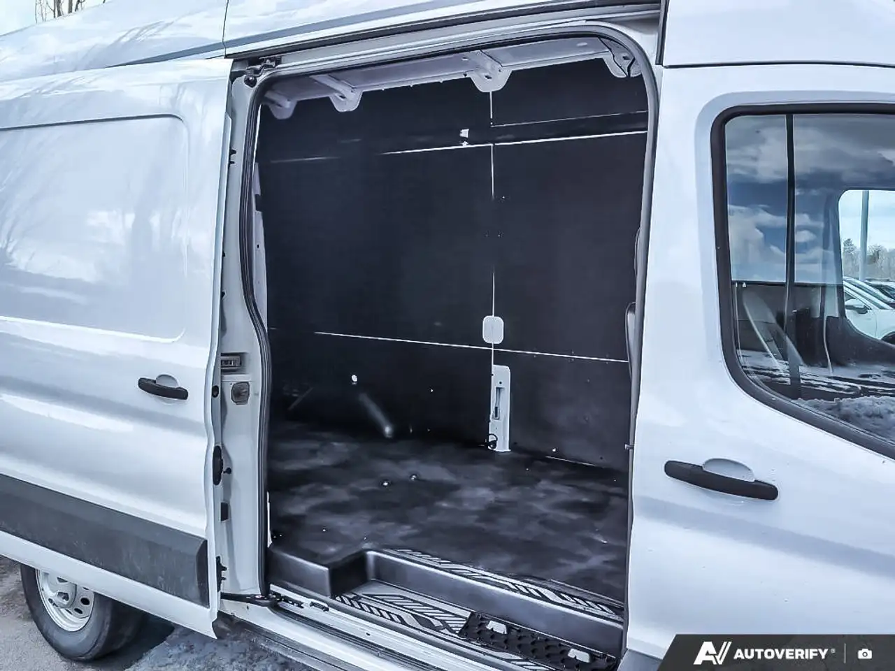 Ford Transit Cargo Van снимка Ford Transit Cargo Van