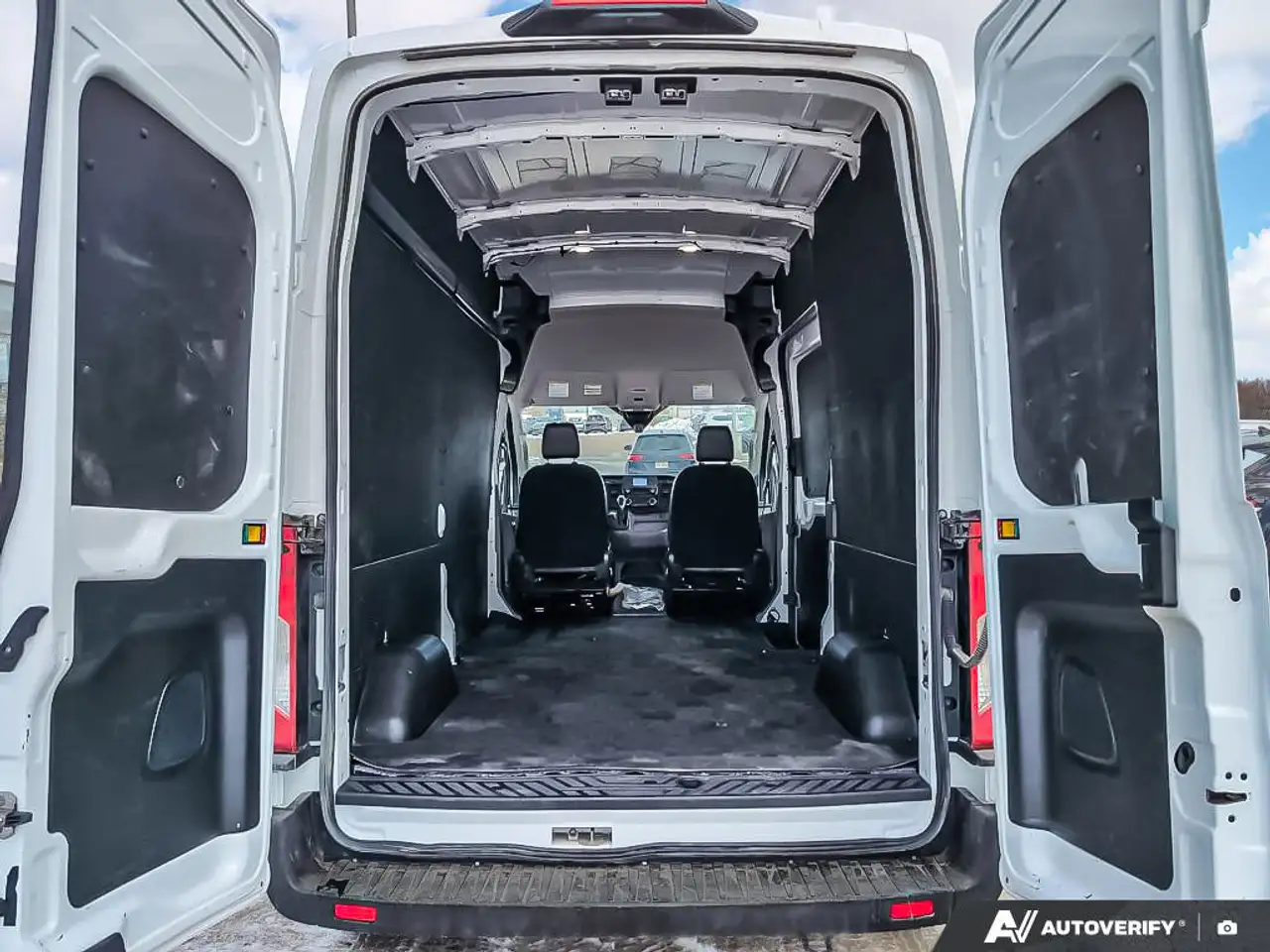 Ford Transit Cargo Van снимка Ford Transit Cargo Van