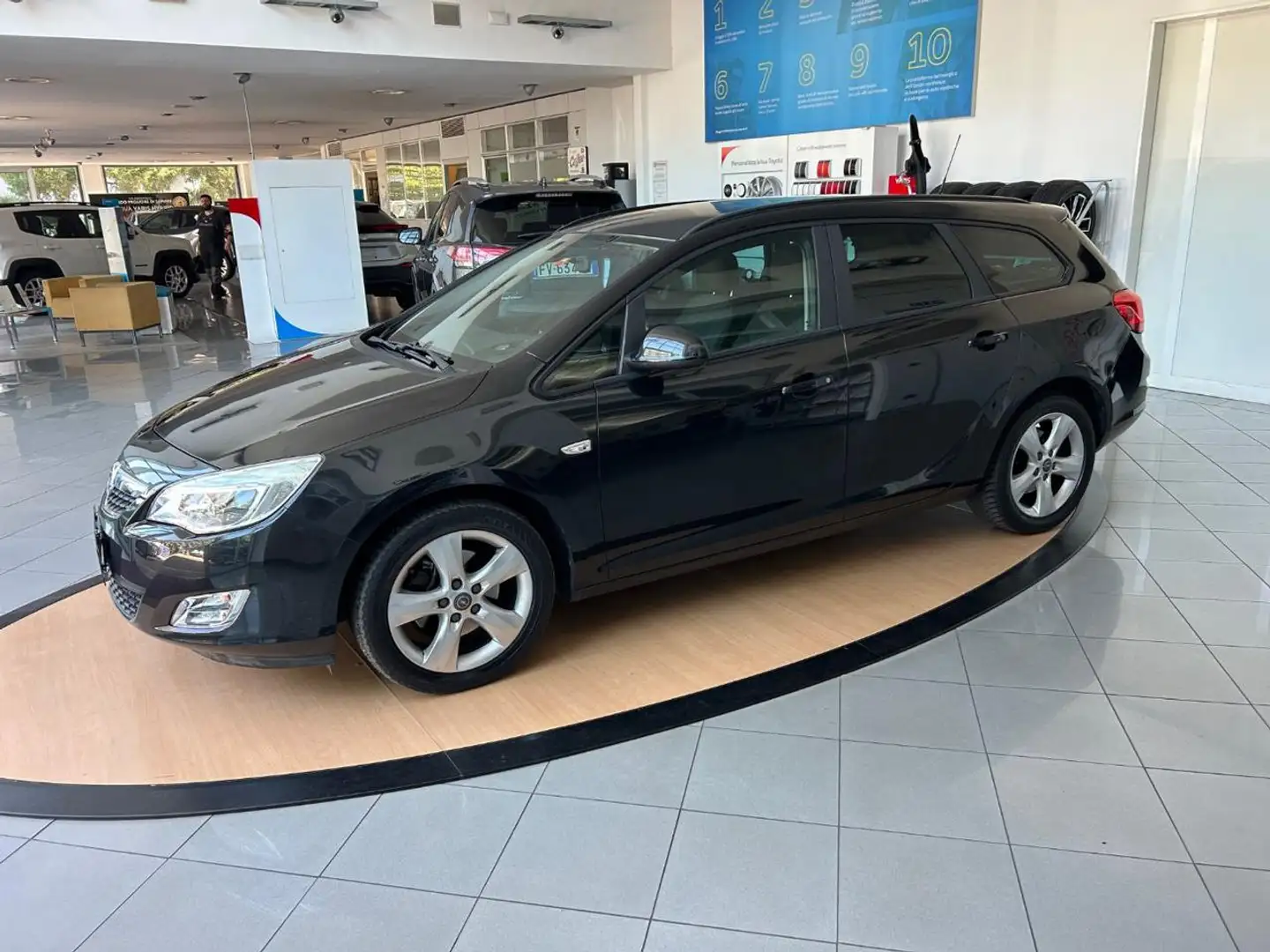 Opel Astra 1.7 CDTI 110CV Sports Tourer Cosmo Nero - 2