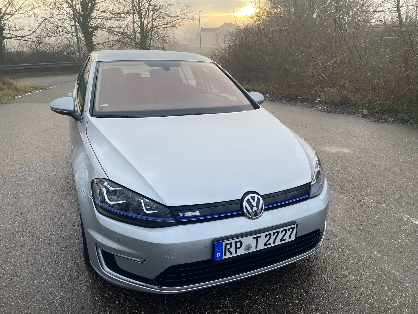 Volkswagen e-Golf Golf e-Golf Plateado - 2