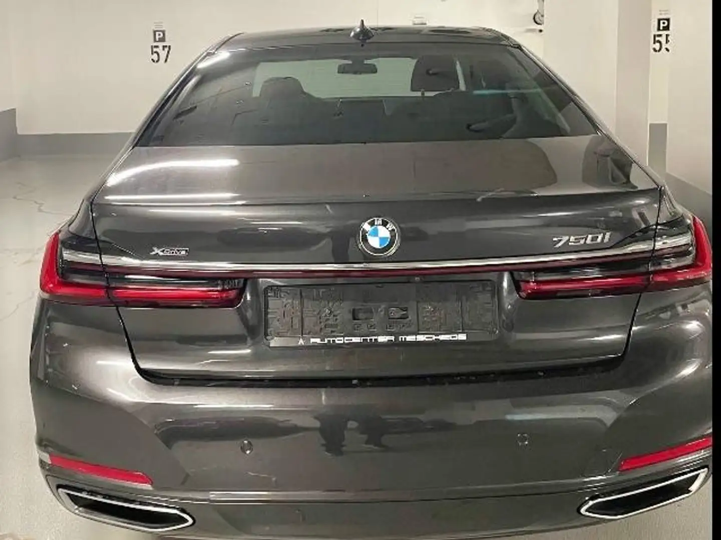 BMW 750 7er 750i xDrive Grau - 2