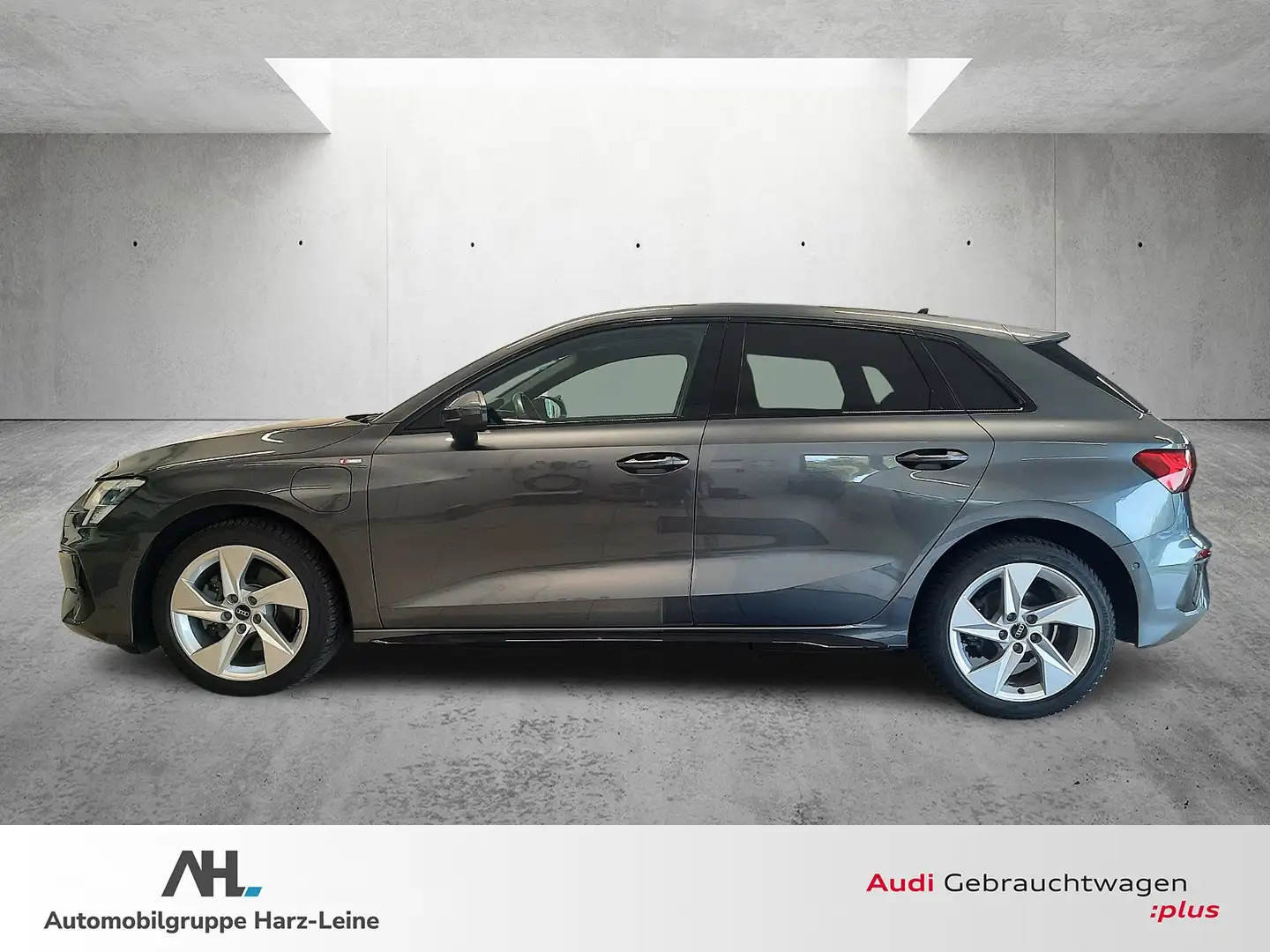 Audi A3 Sportback 40 TFSI e S line Matrix Panorama Grau - 2